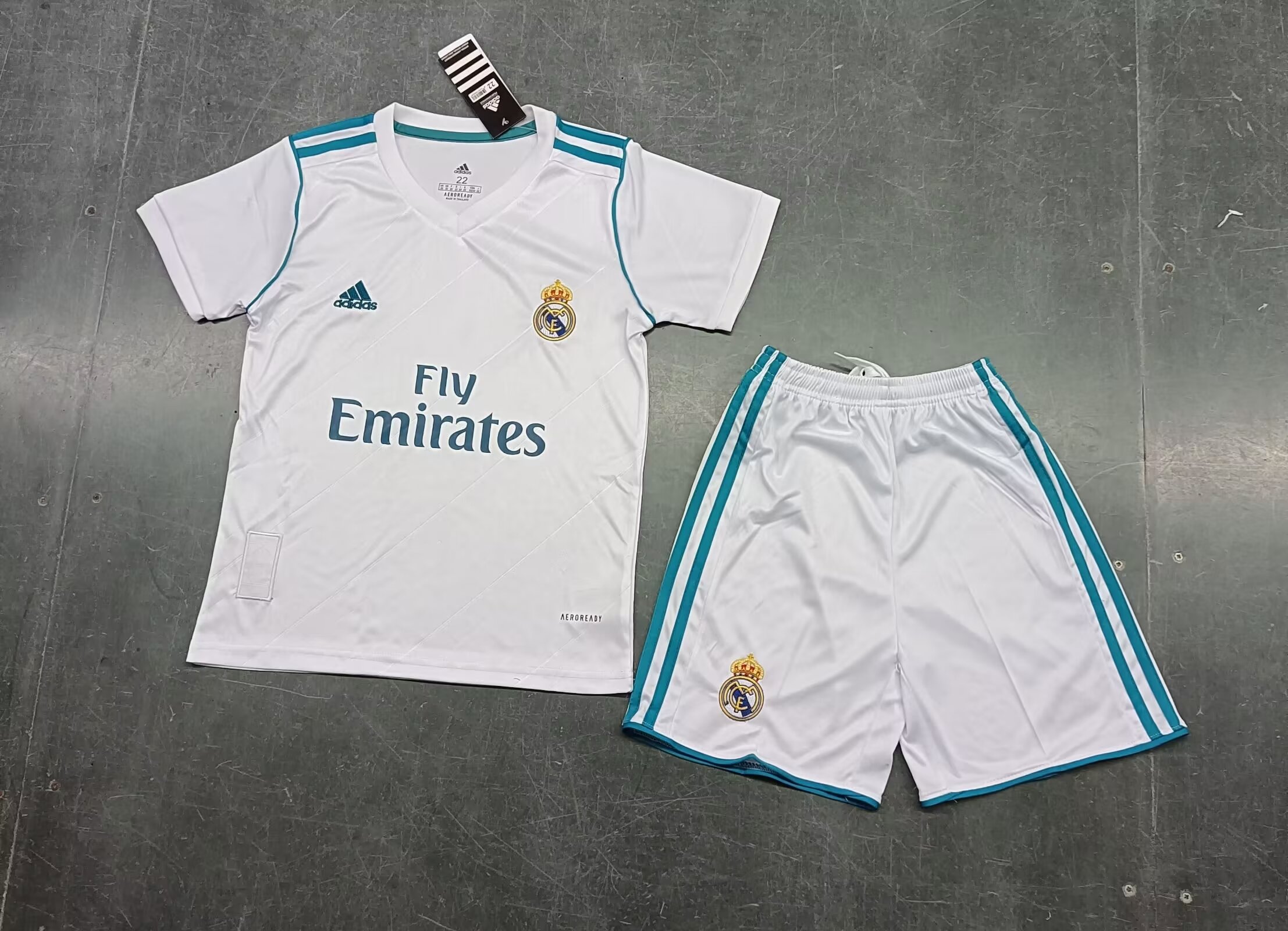 Kinder Retro Real Madrid Heim Trikot 2017/18