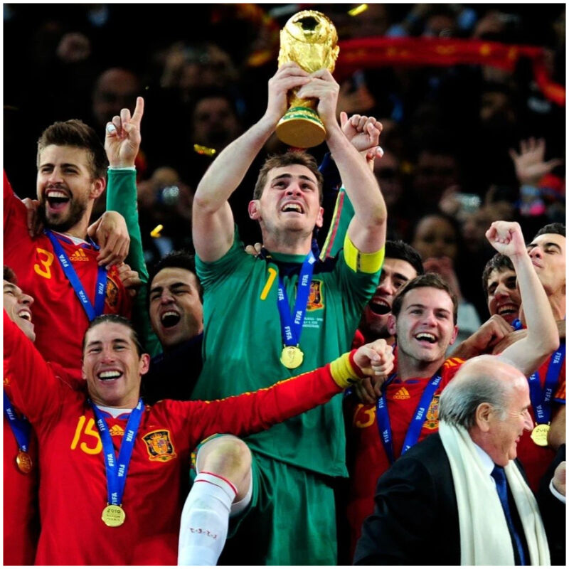 Mens Spain Retro Goalkeeper Green Jersey 2010