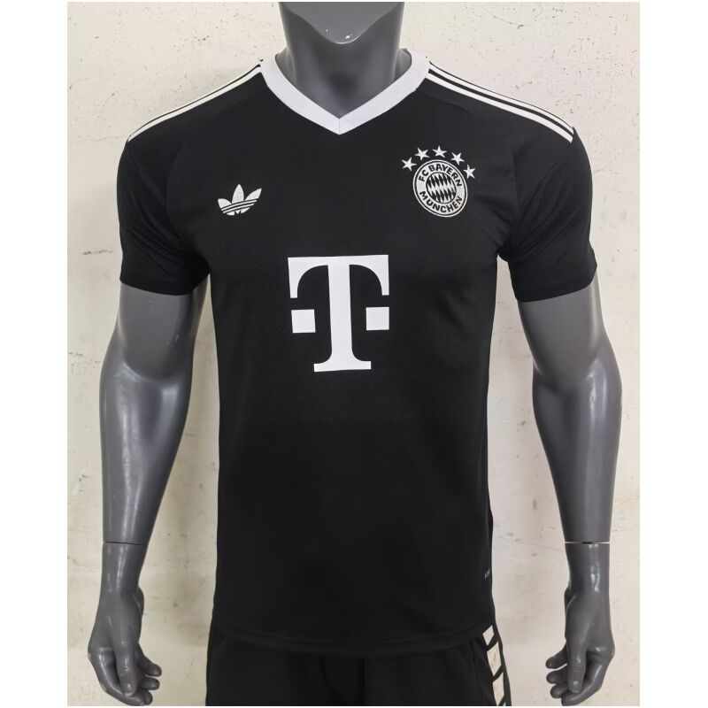 Mens Bayern Munich Goalkeeper Black Jersey 2024/25