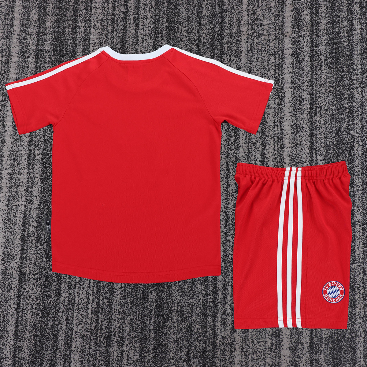 Kids Retro Bayern Munich Home Jersey 2001/02 Kids Retro Bayern Munich Home Jersey 2001/02 - Image 3