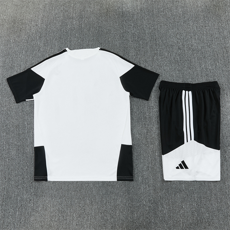 Kids Juventus Short Training Suit White 2026/27 Kids Juventus Short Training Suit White 2026/27
