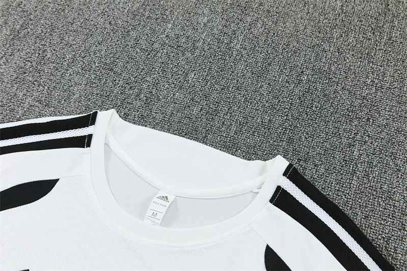Mens Juventus Short Training Suit White 2026/27 Mens Juventus Short Training Suit White 2026/27 detail view 2