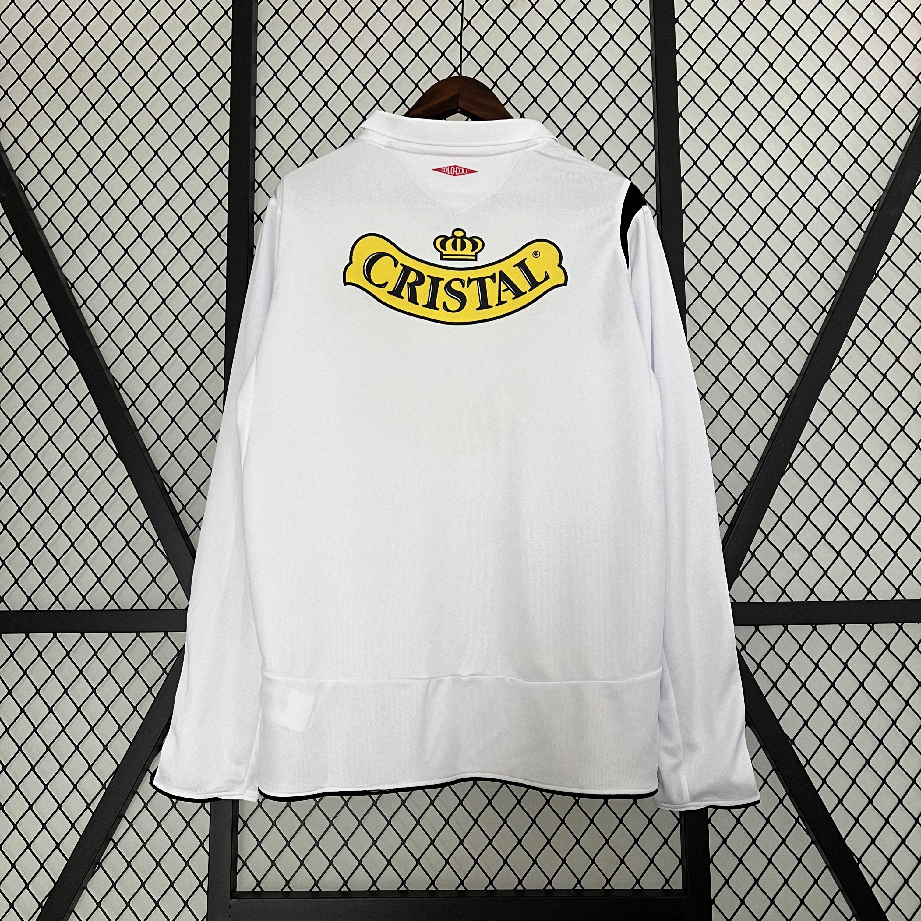 Mens Colo Colo Retro Long Sleeve Home Jersey 2006/07 Mens Colo Colo Retro Long Sleeve Home Jersey 2006/07 rear view showing matching team styling