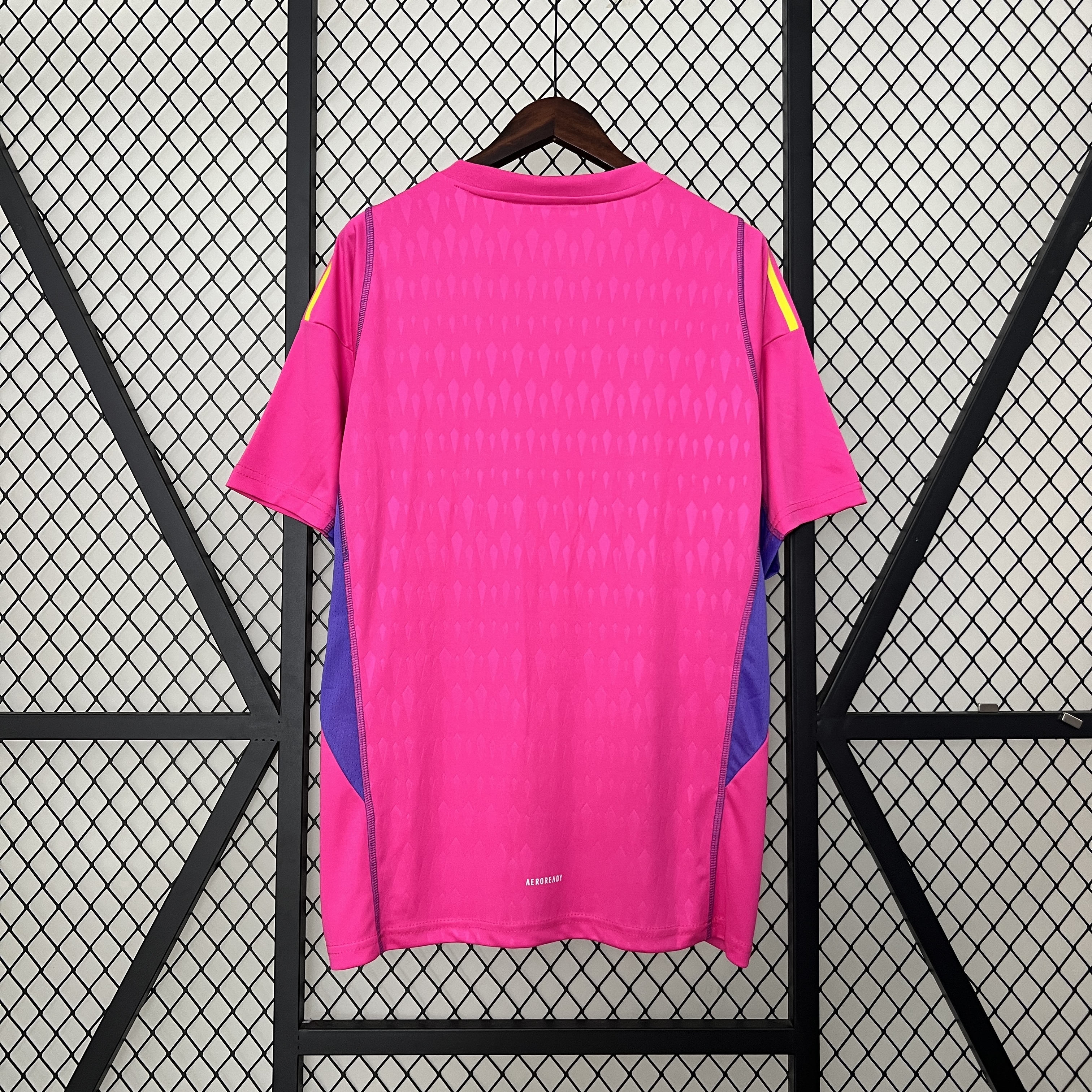 Mens colo colo pink Goalkeeper Jersey 2024/25 Mens colo colo pink Goalkeeper Jersey 2024/25 rear view showing matching team styling