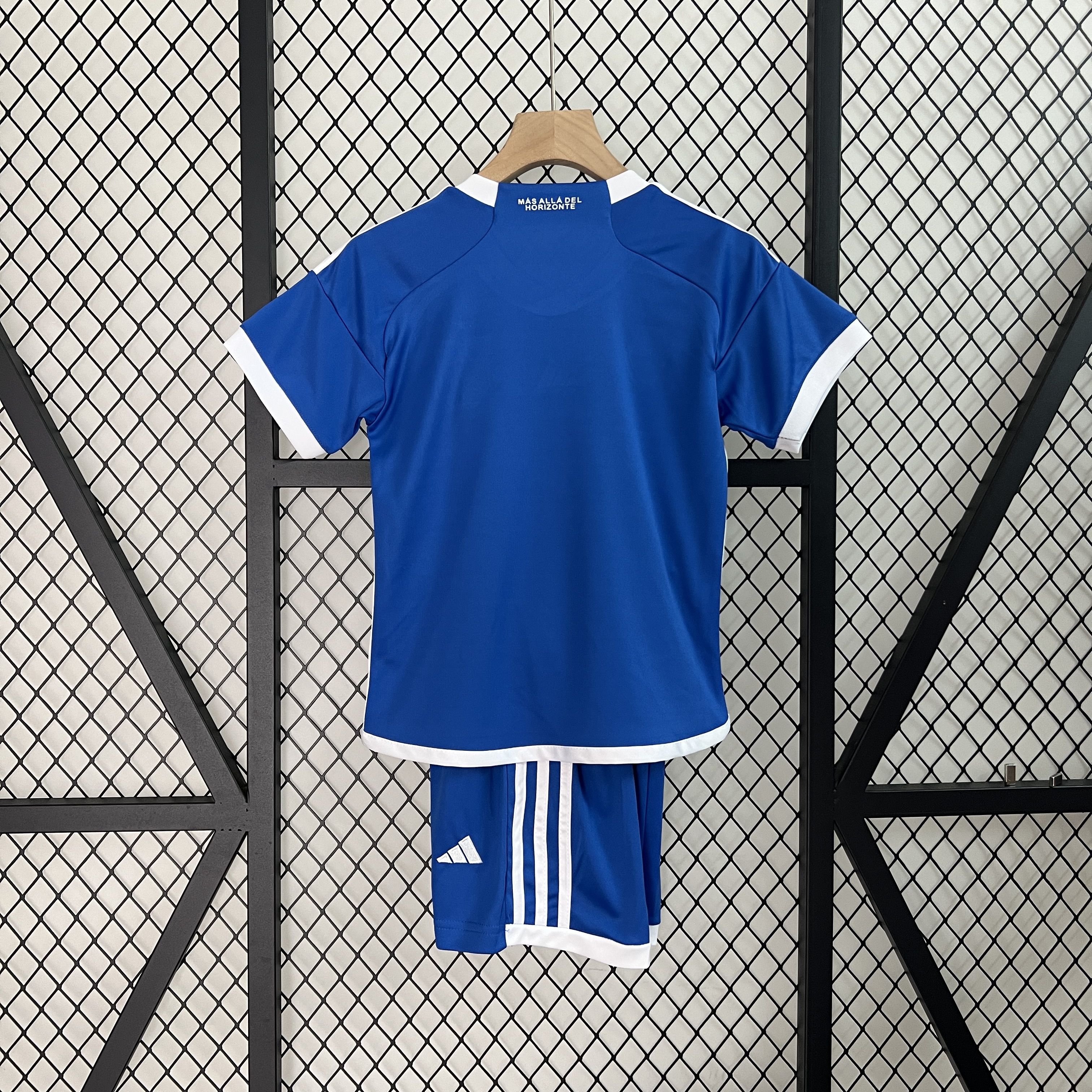 Kids Club Universidad de Chile Home Kit 2024/25 Kids Club Universidad de Chile Home Kit 2024/25 rear view of shirt and shorts