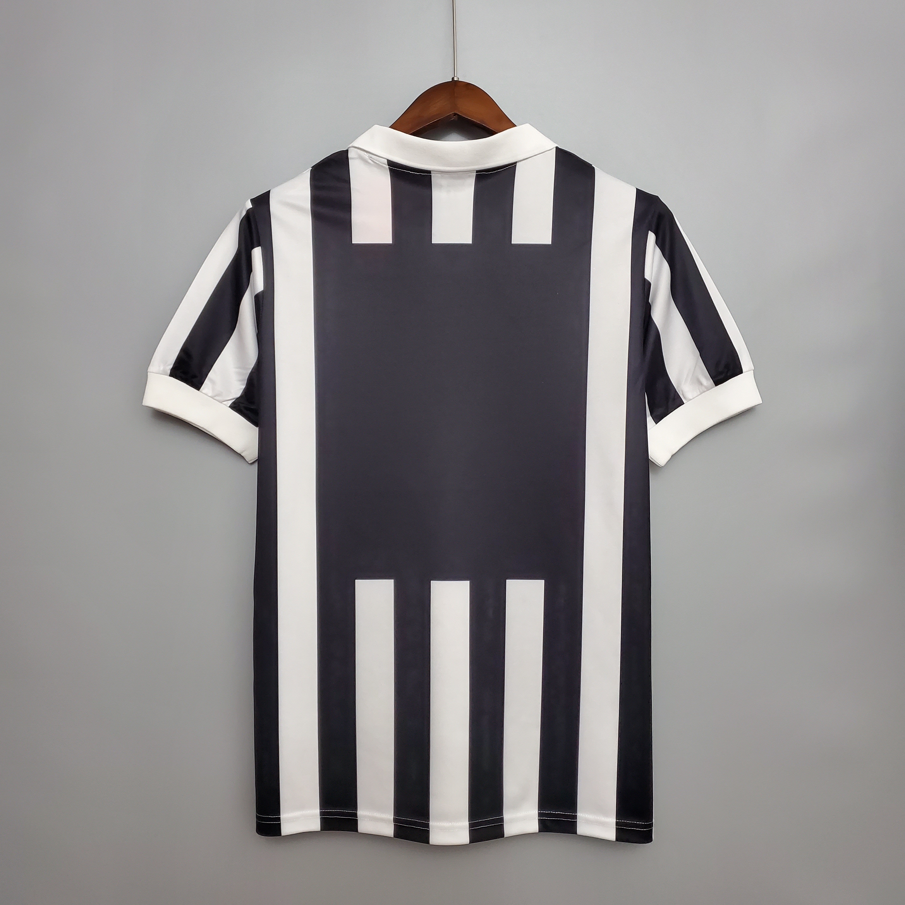 Mens Juventus Retro Home Jersey 1982/84 Mens Juventus Retro Home Jersey 1982/84 back view detail