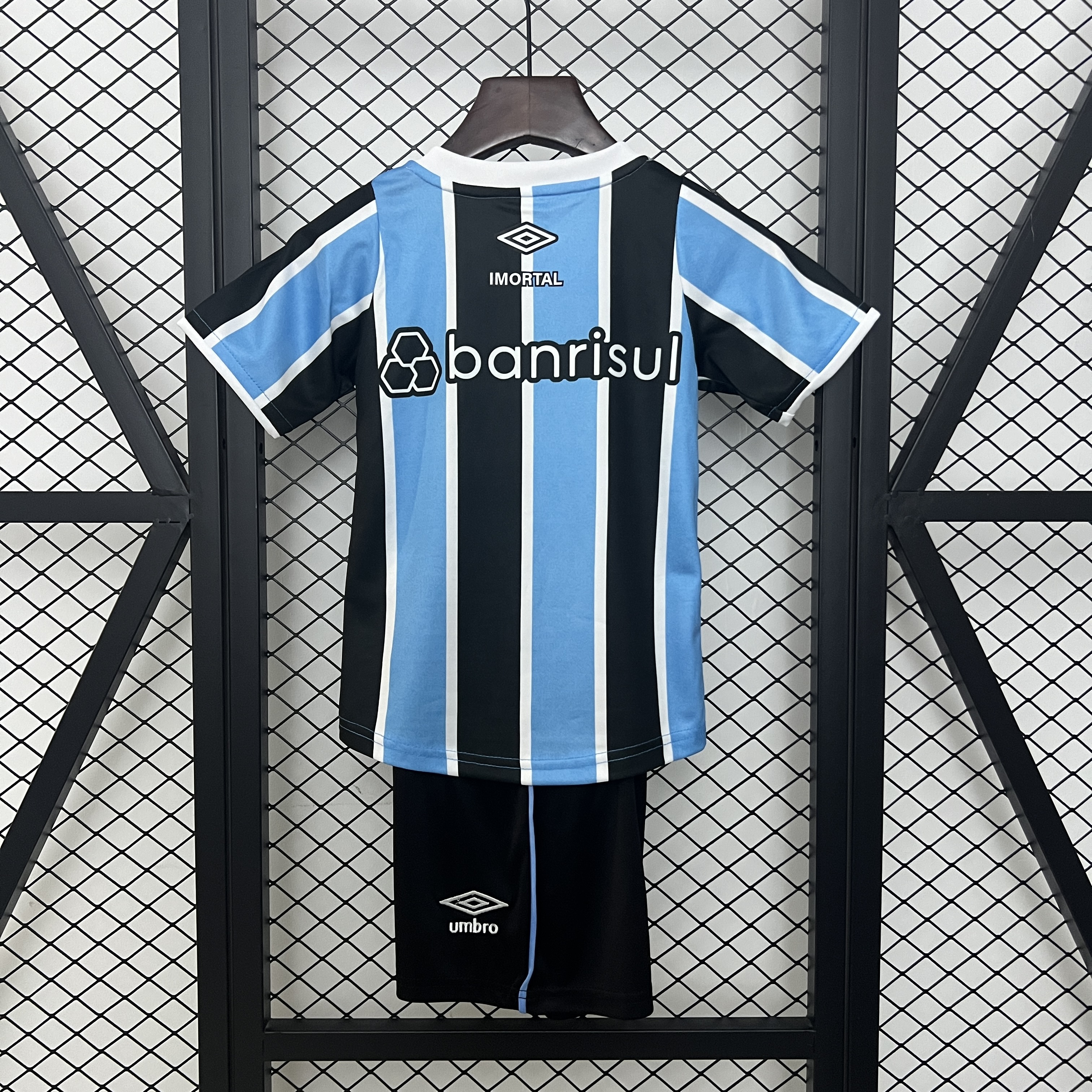 Kids Gremio Home Kit 2024/25 Kids Gremio Home Kit 2024/25 front view on display