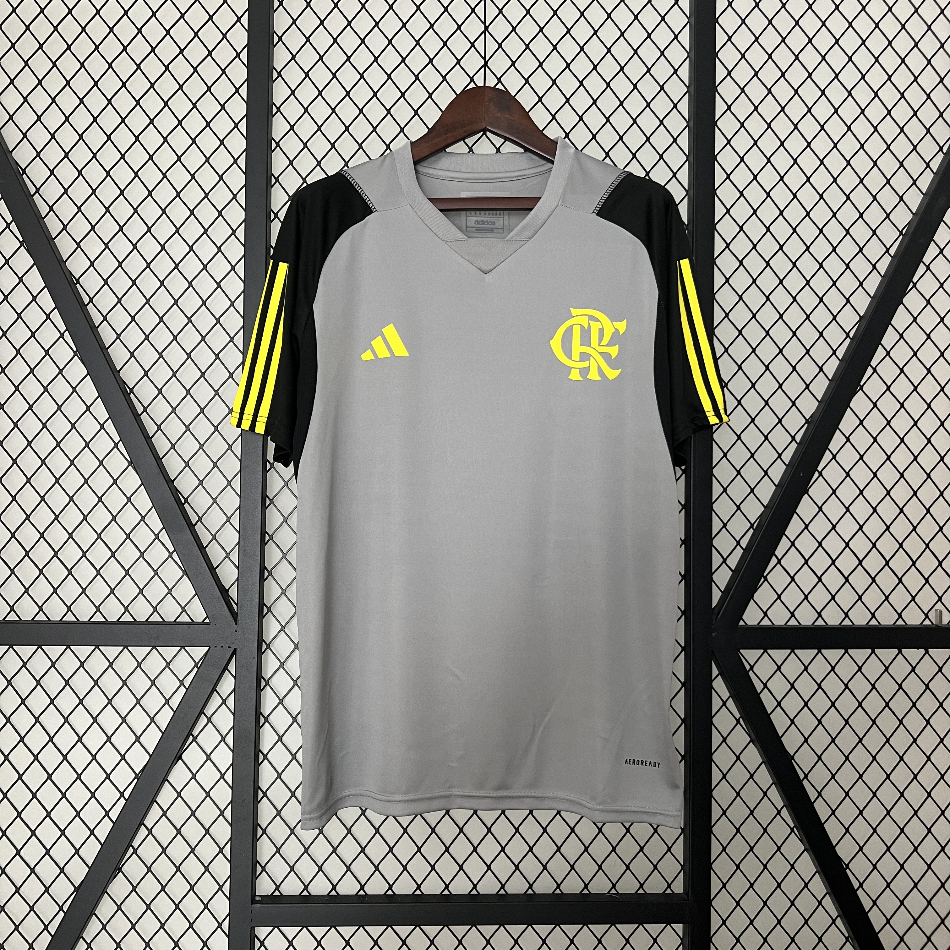 Mens Flamengo Wear Gray Training Kit Jersey 2024/25 Mens Flamengo Wear Gray Training Kit Jersey 2024/25 front view on display
