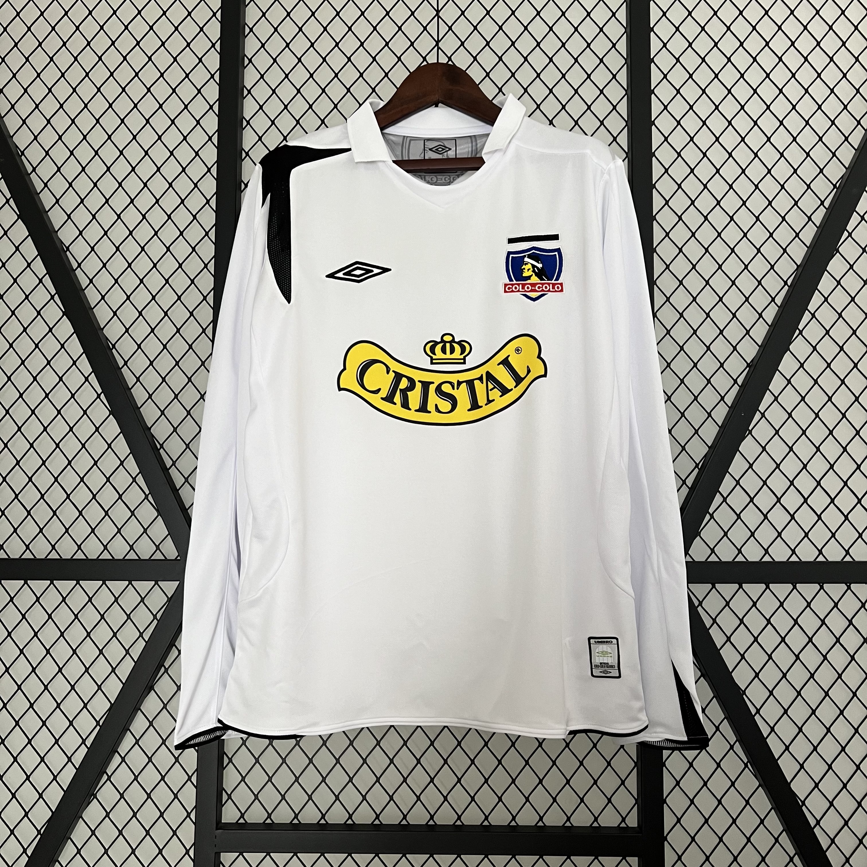 Mens Colo Colo Retro Long Sleeve Home Jersey 2006/07 Mens Colo Colo Retro Long Sleeve Home Jersey 2006/07 front view on display