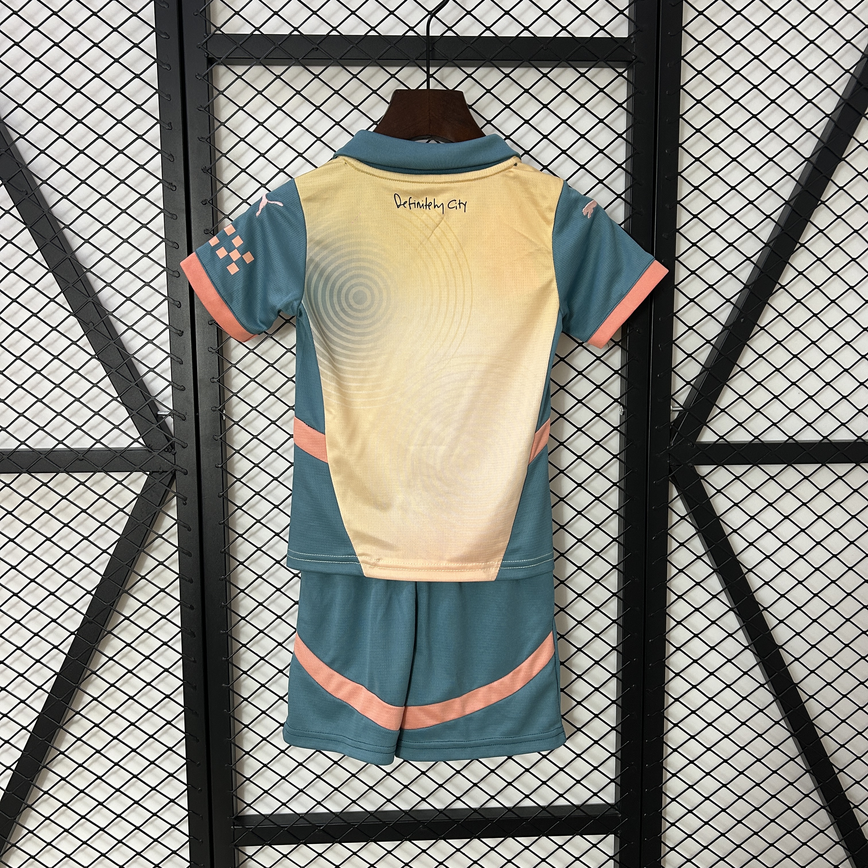 Kids Manchester City Fourth Kit 2024/25 Kids Manchester City Fourth Kit 2024/25 back view detail