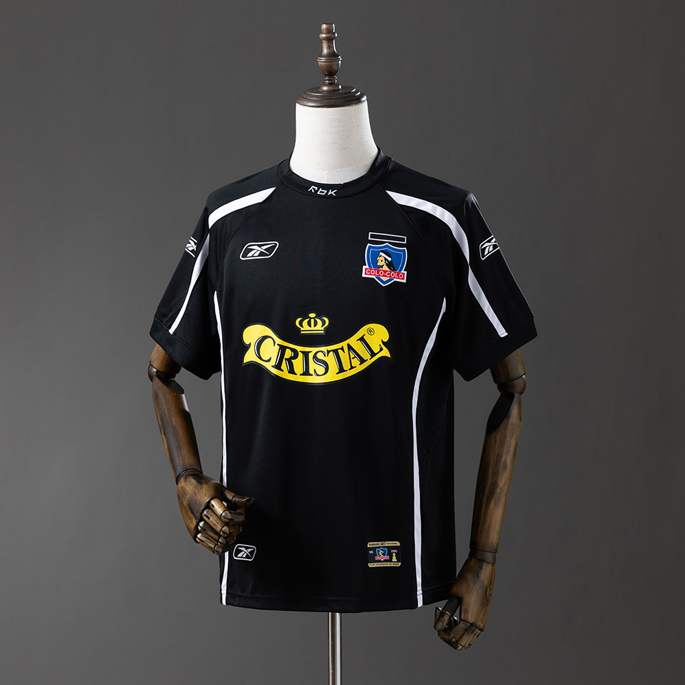 Mens Colo Colo Retro Away Jersey 2005/06 Mens Colo Colo Retro Away Jersey 2005/06 front view with white shoulder arcs