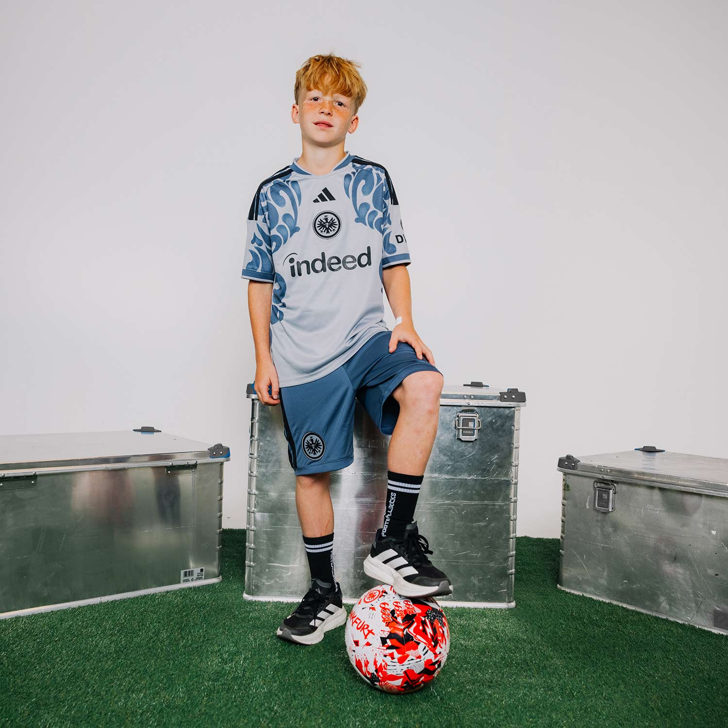 Kids Eintracht Frankfurt Third Kit 2026/27 Kids Eintracht Frankfurt Third Kit 2026/27