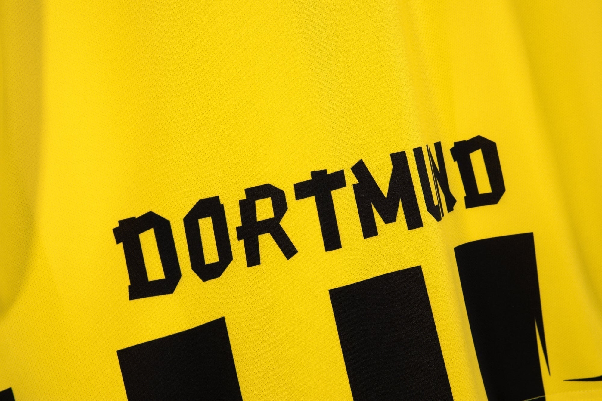 Mens Borussia Dortmund 12/13 Home Retro Shirt 2 ac8c61a6 30f5 4436 a12d 4260492d5bf8.jpg