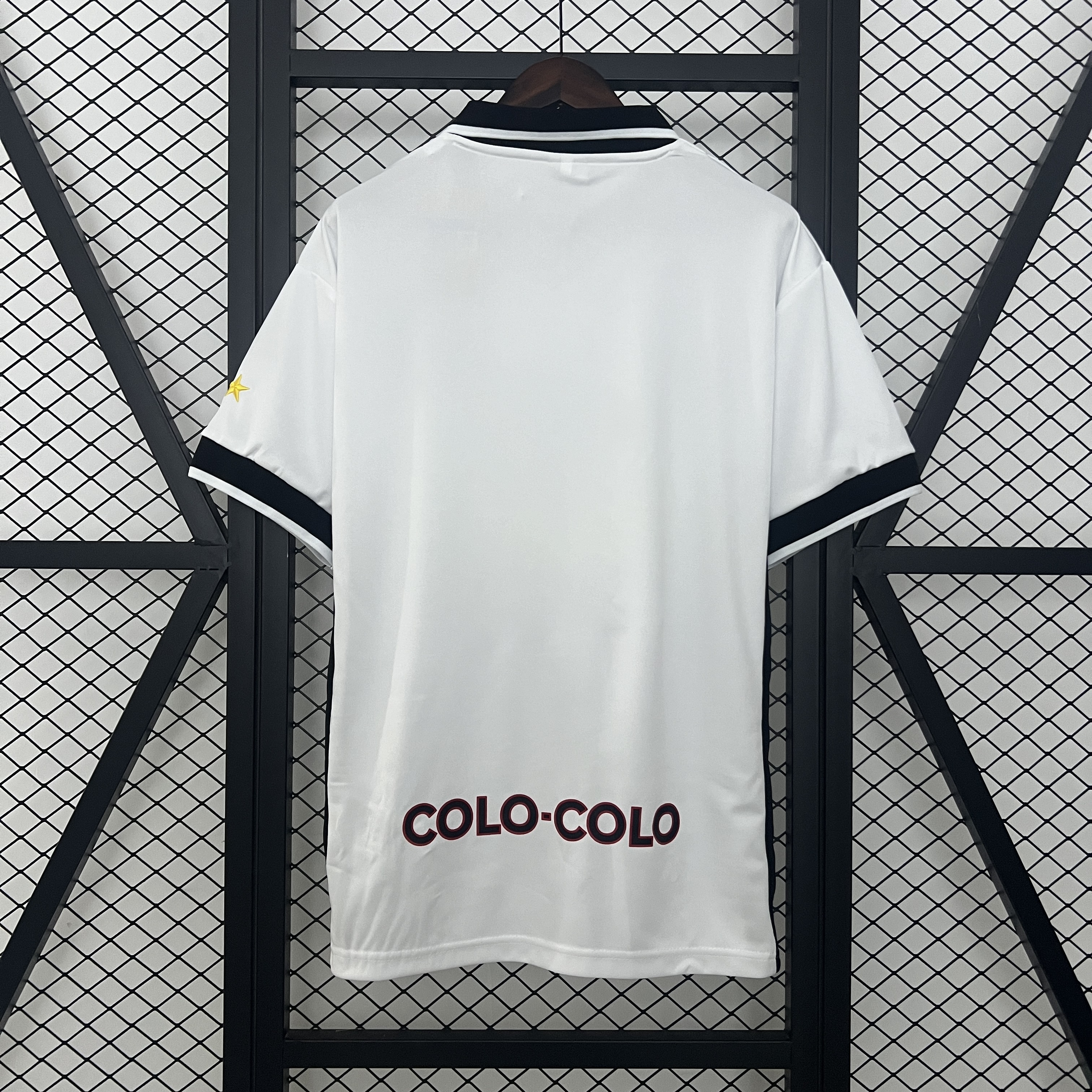 Mens Colo Colo Retro Home Jersey 1997/98 Mens Colo Colo Retro Home Jersey 1997/98 rear view showing matching team styling