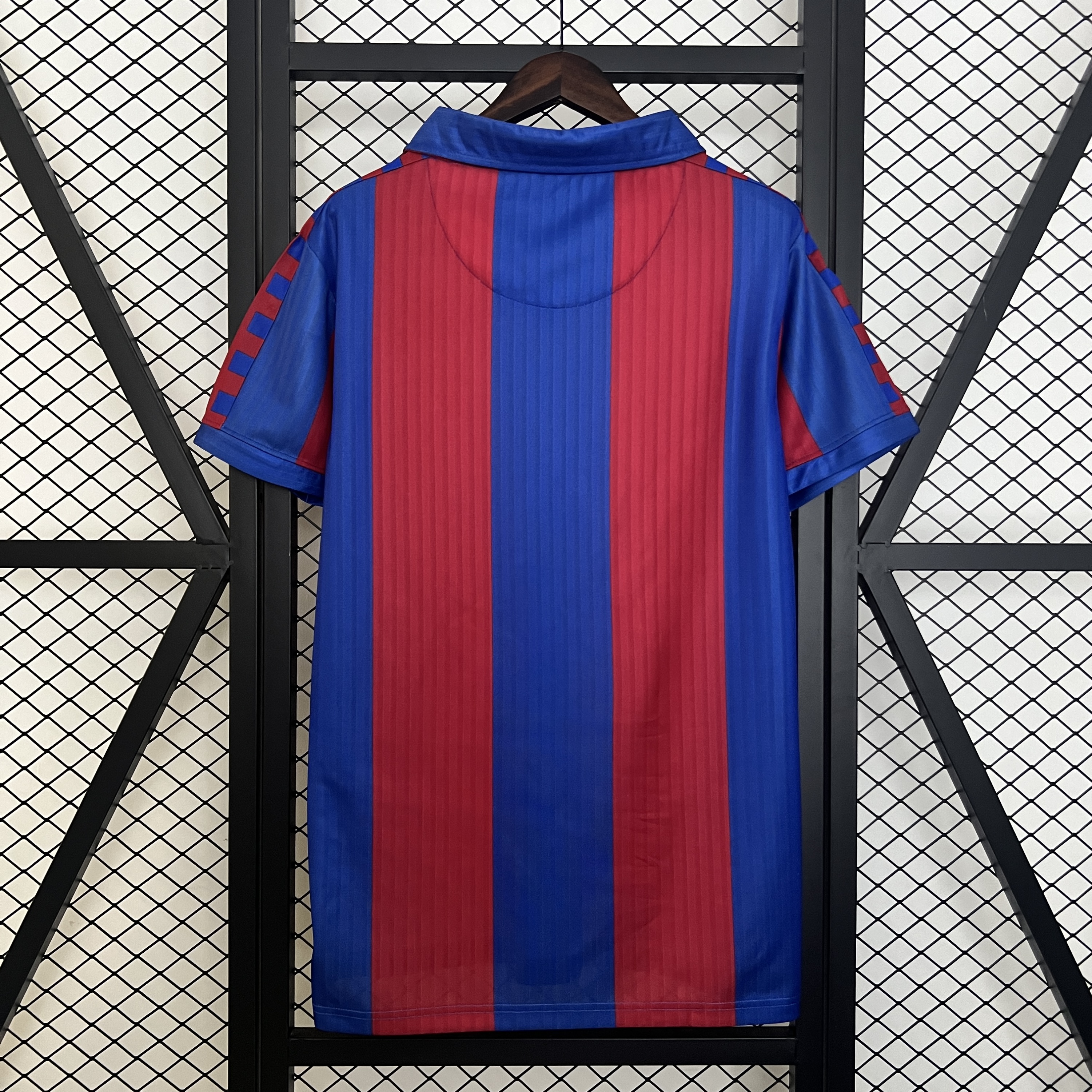 Mens Barcelona Retro Home Jersey 1991/92 Mens Barcelona Retro Home Jersey 1991/92 rear view showing matching team styling