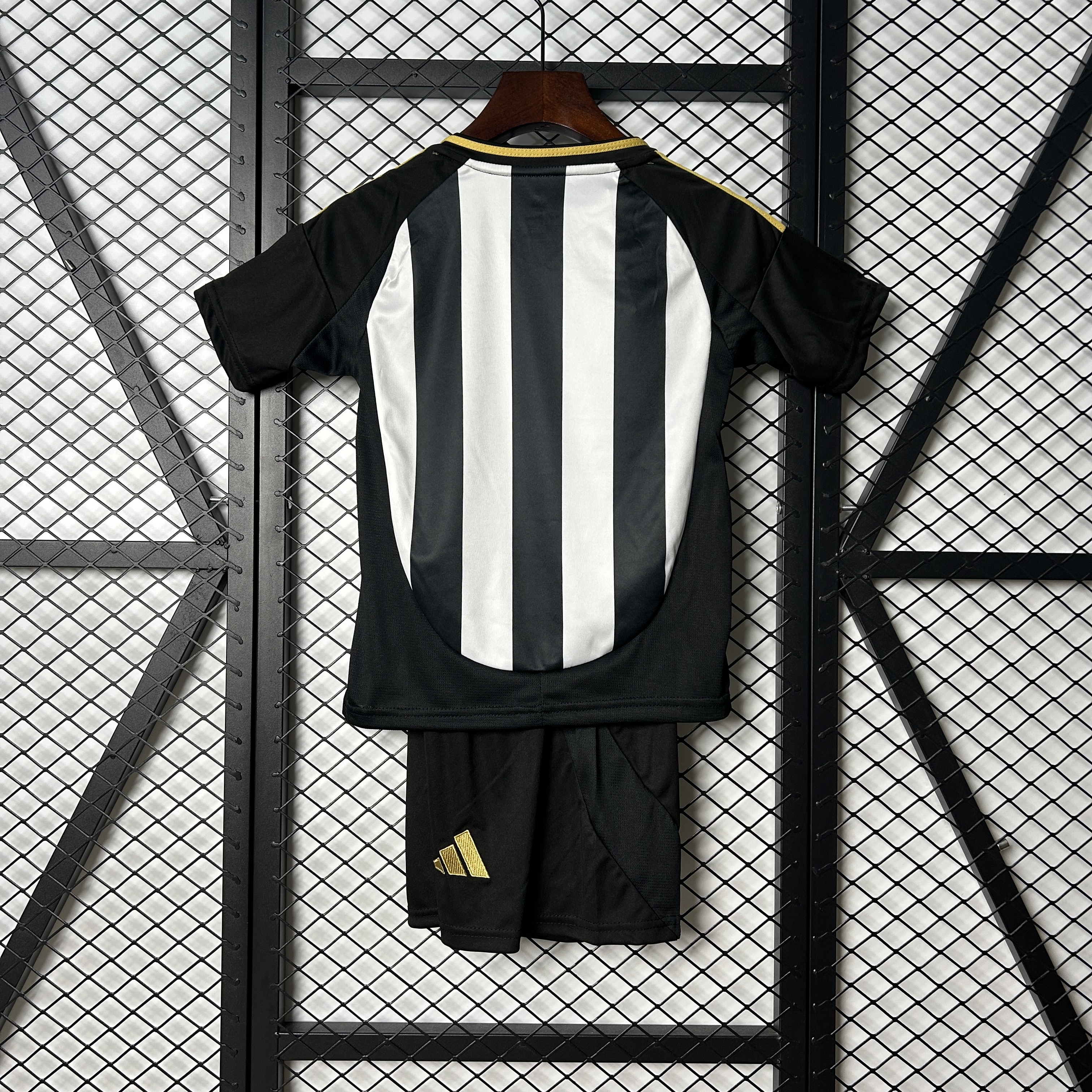 Kids Atletico Mineiro Home Kit 2025/26 Kids Atletico Mineiro Home Kit 2025/26 back view detail