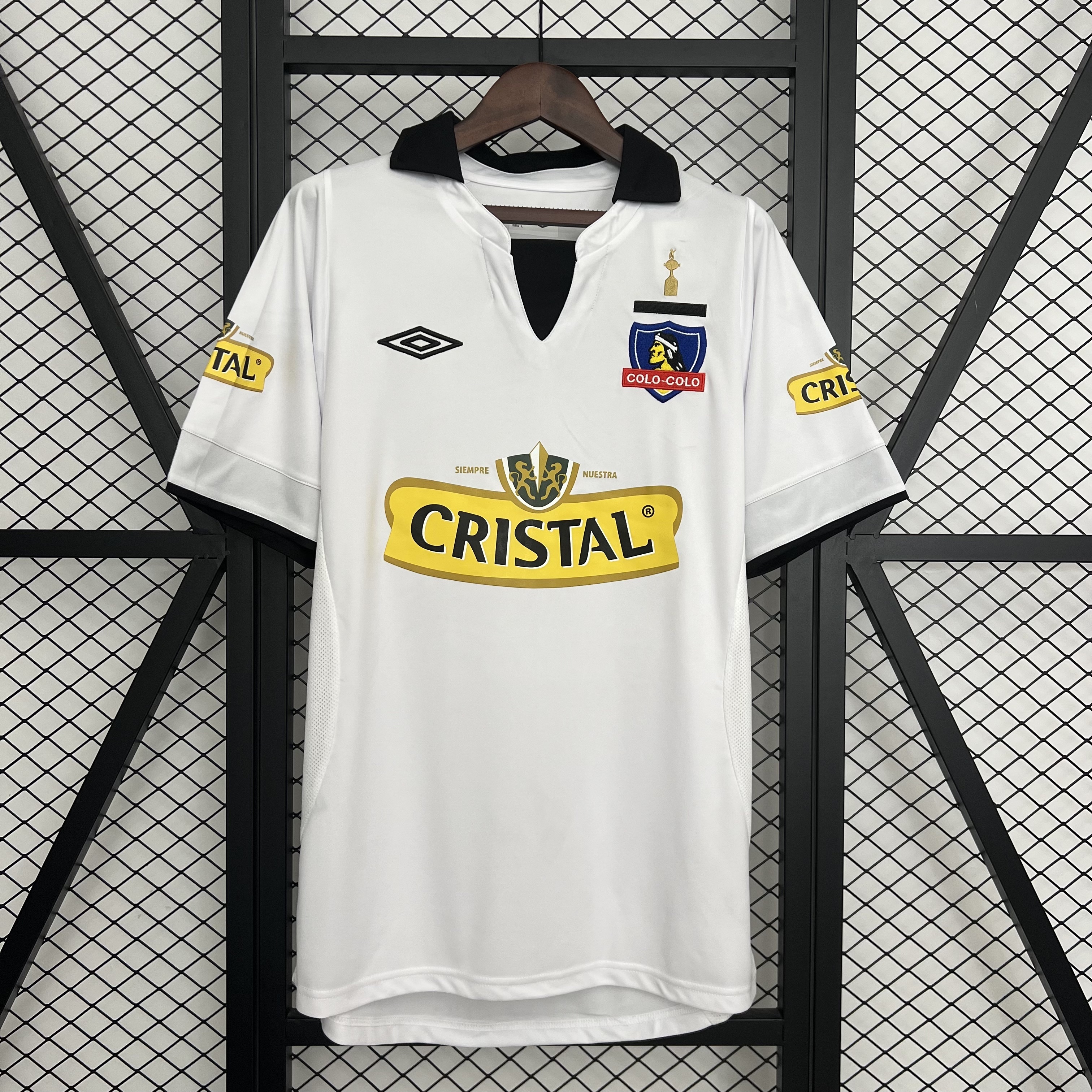 Mens Colo Colo Retro Home Jersey 2013/14 Mens Colo Colo Retro Home Jersey 2013/14 front view with black collar
