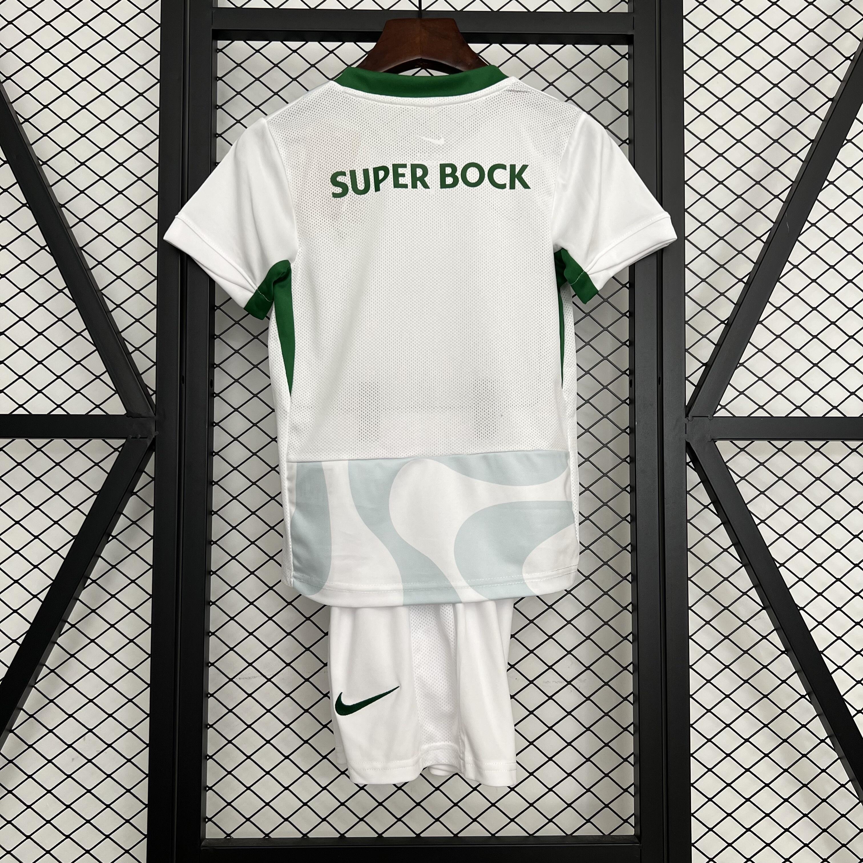 Kids Sporting Lisbon Third Kit 2025/26 Kids Sporting Lisbon Third Kit 2025/26 rear view of shirt and shorts