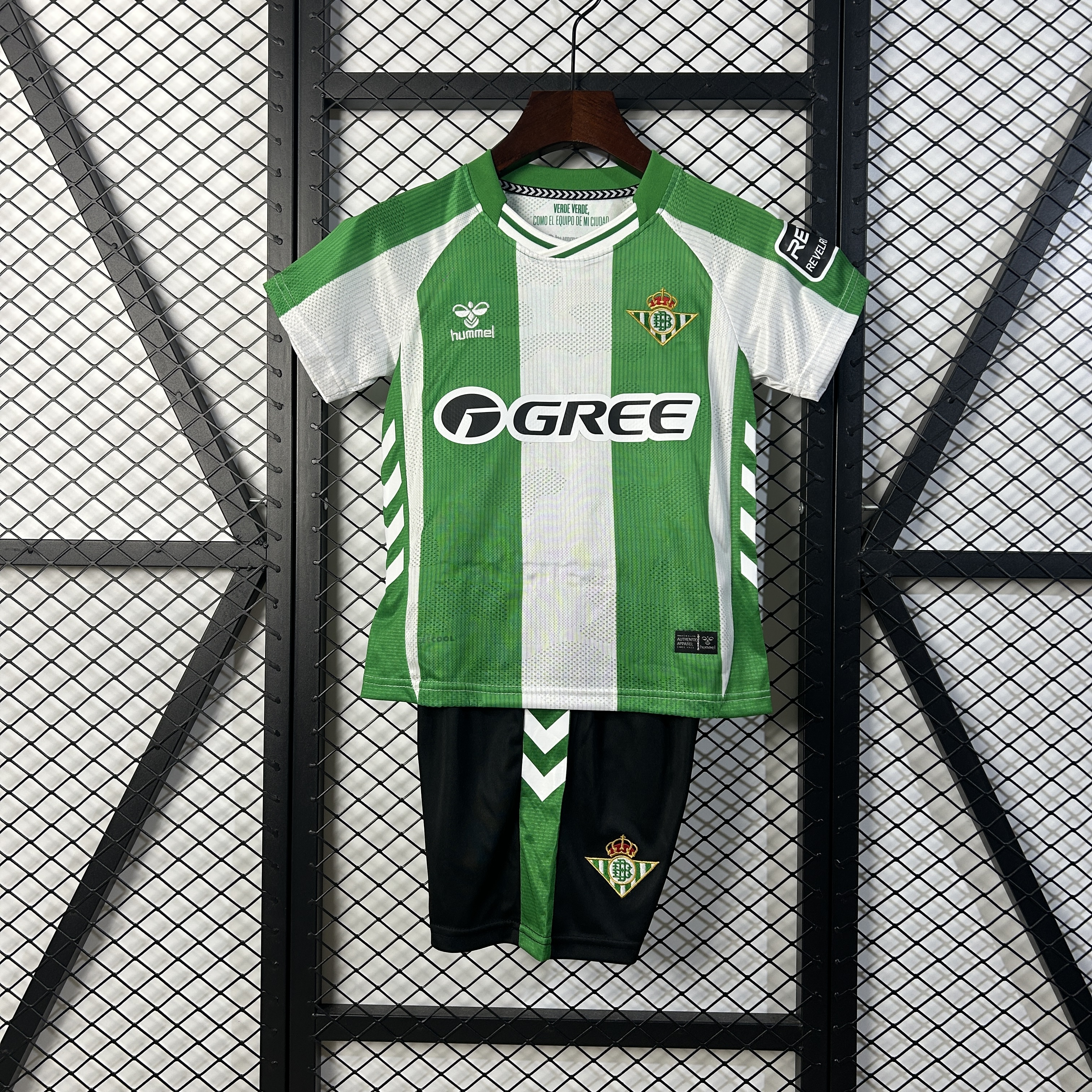 Kids Real Betis Home Kit 2025/26 Kids Real Betis Home Kit 2025/26 front view on display