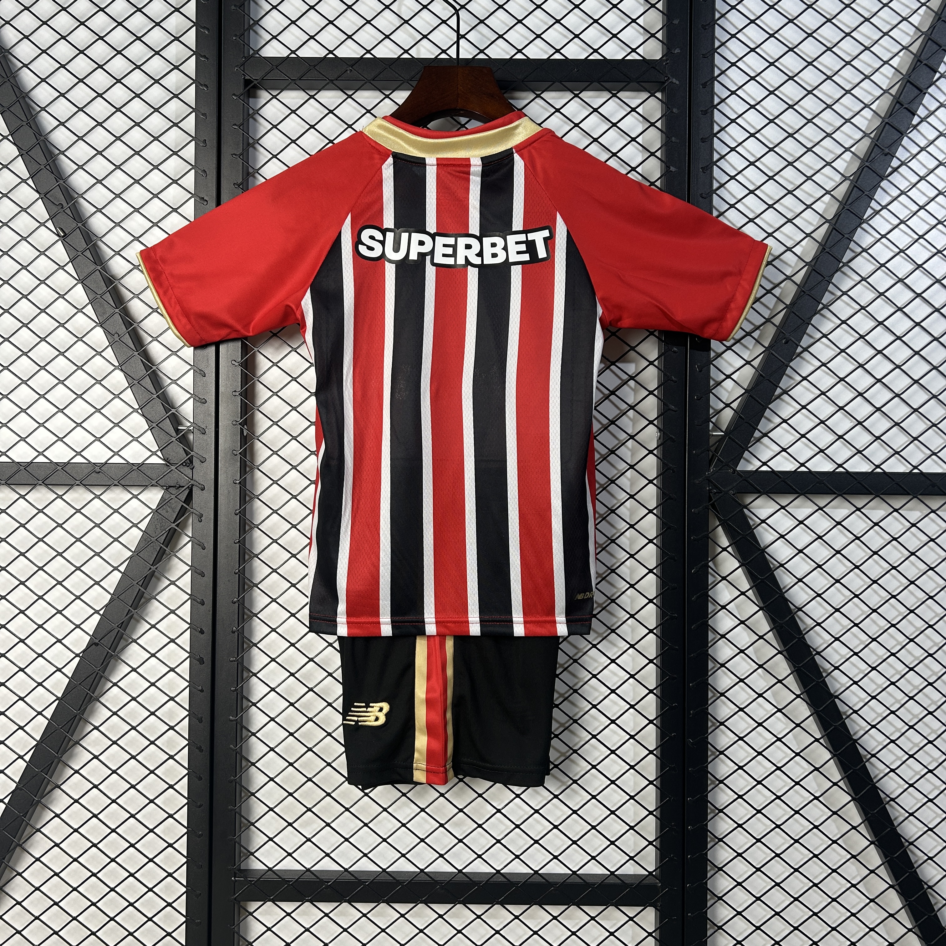 Kids Sao Paulo Away Kit 2025/26 Kids Sao Paulo Away Kit 2025/26 rear view of shirt and shorts