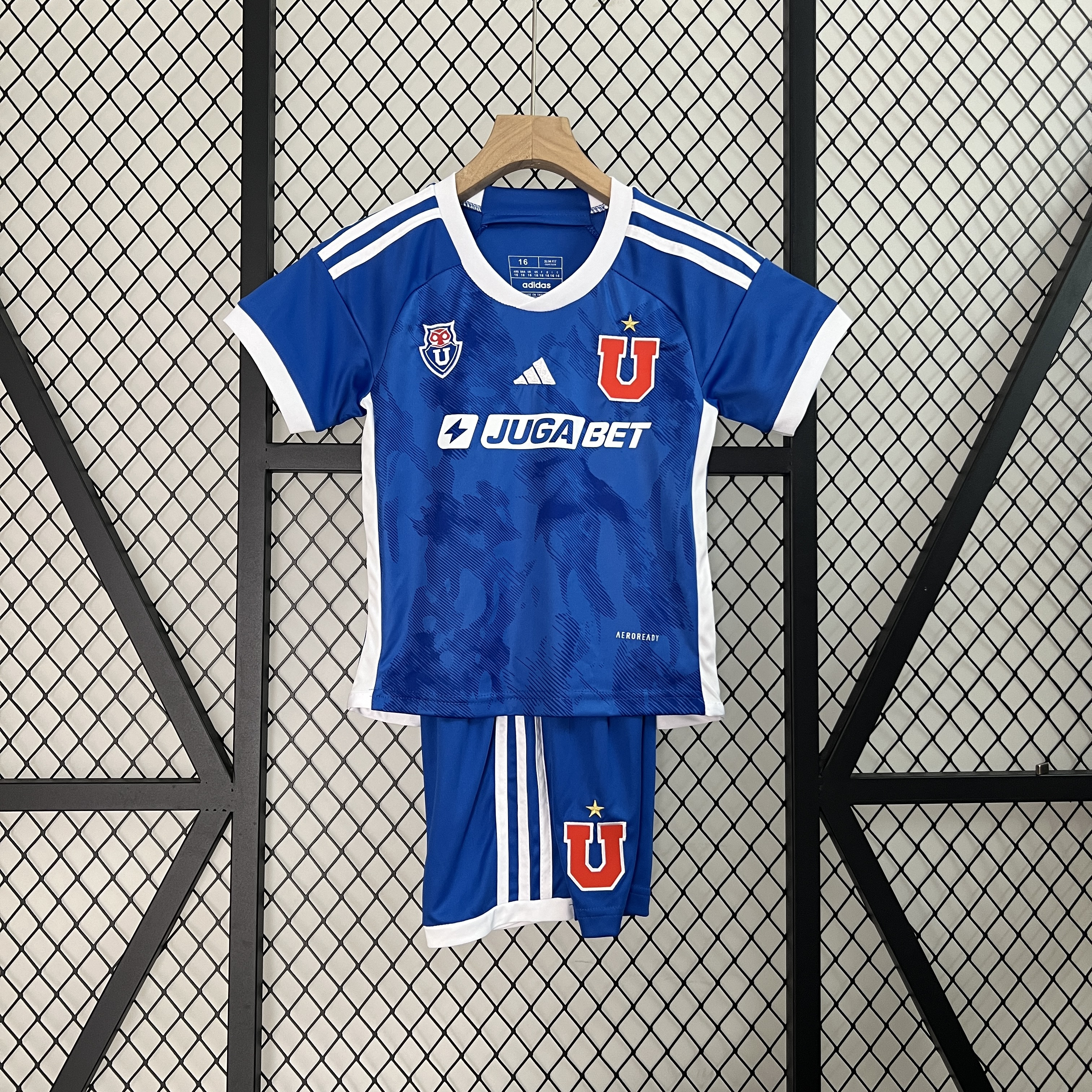 Kids Club Universidad de Chile Home Kit 2024/25 Kids Club Universidad de Chile Home Kit 2024/25 front view of jersey and shorts