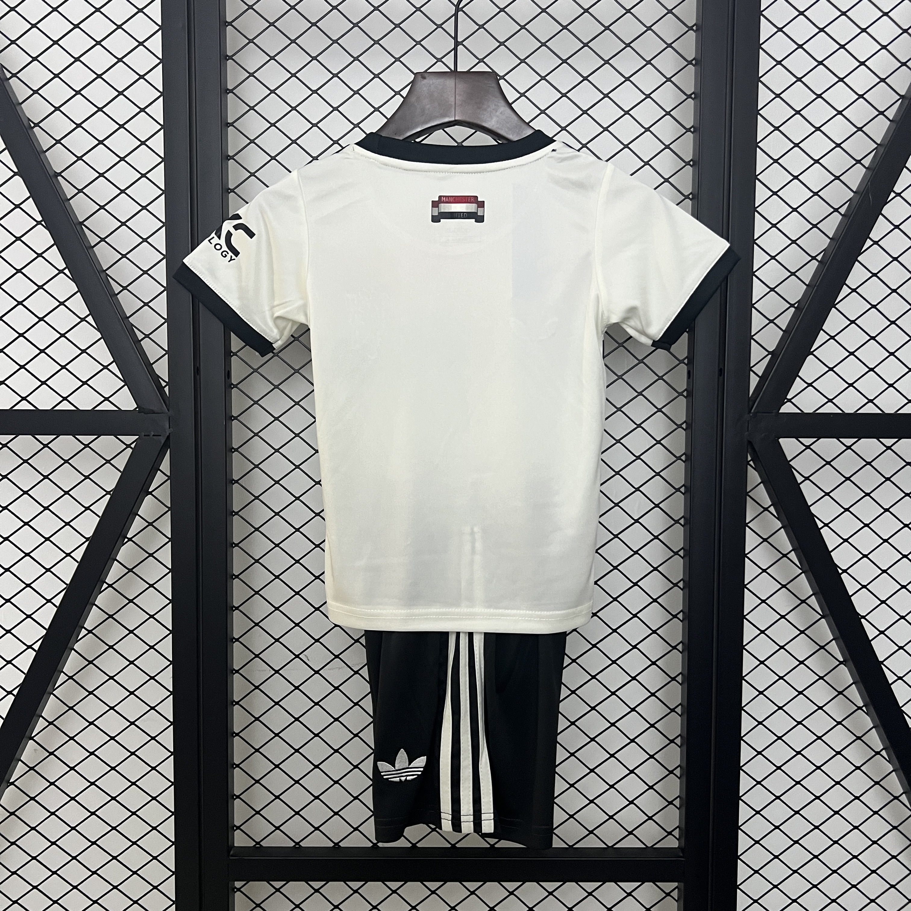 Kids Manchester United Third Kit 2024/25 Kids Manchester United Third Kit 2024/25 back view detail