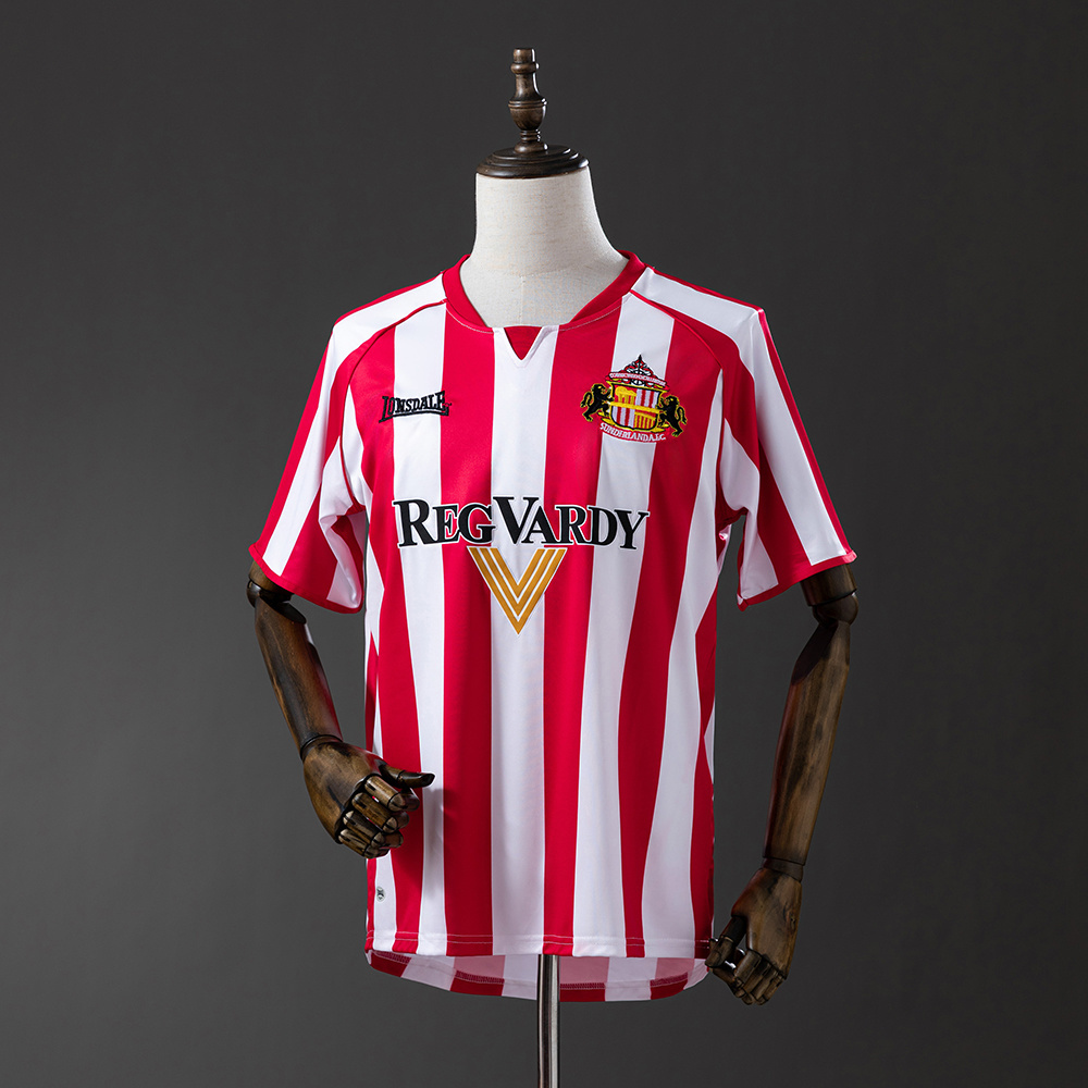 Mens Sunderland Retro Home Jersey 2005/06 Mens Sunderland Retro Home Jersey 2005/06 on mannequin showing red and white stripes with REG VARDY logo