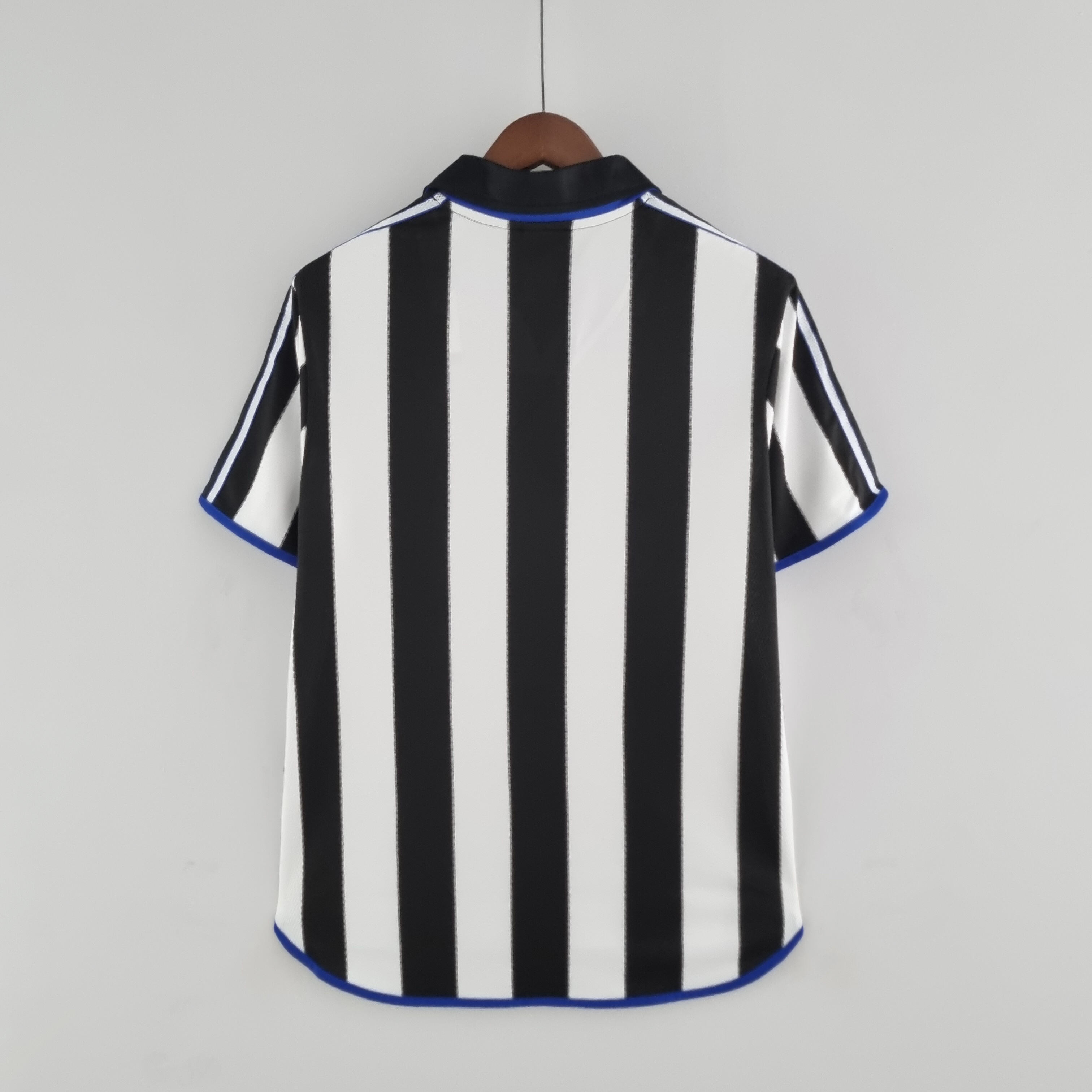 Mens Newcastle United Retro Home Jersey 2000/01 Mens Newcastle United Retro Home Jersey 2000/01 back view detail