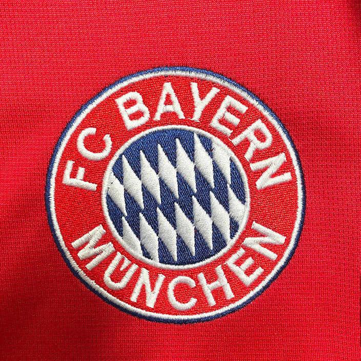 Mens Bayern Munich 2003/04 Third Retro Shirt 67ab078b112ba.jpg