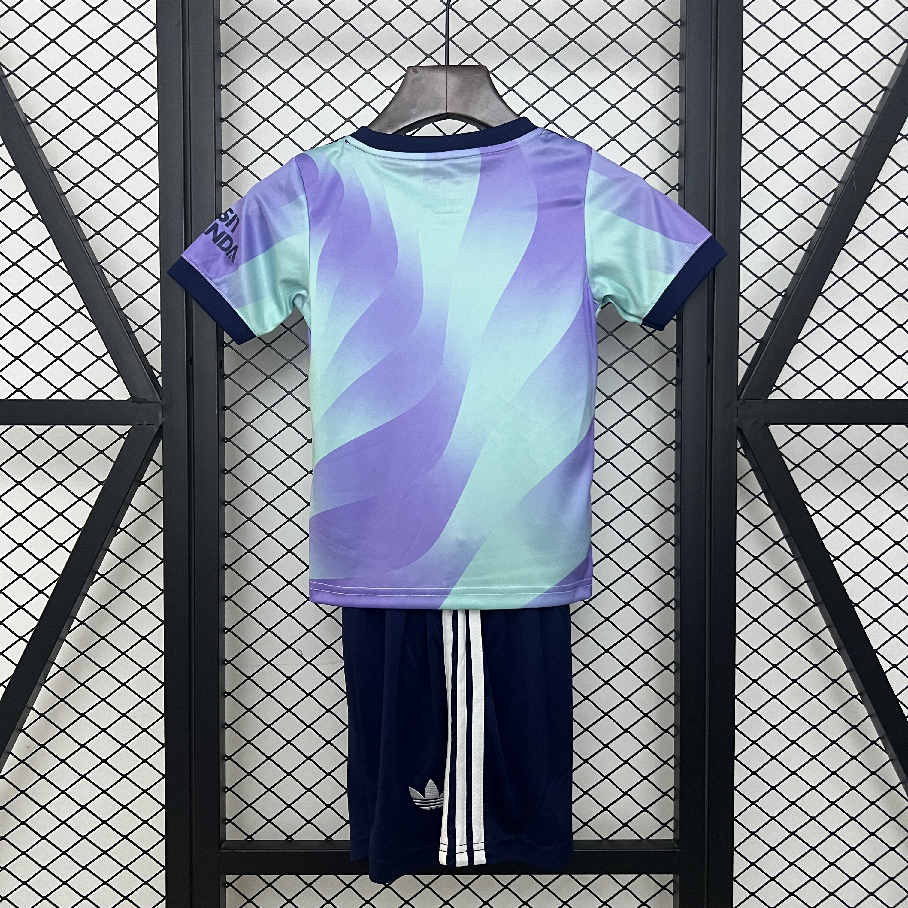 Kids Arsenal Third Kit 2024/25 Kids Arsenal Third Kit 2024/25 back view detail