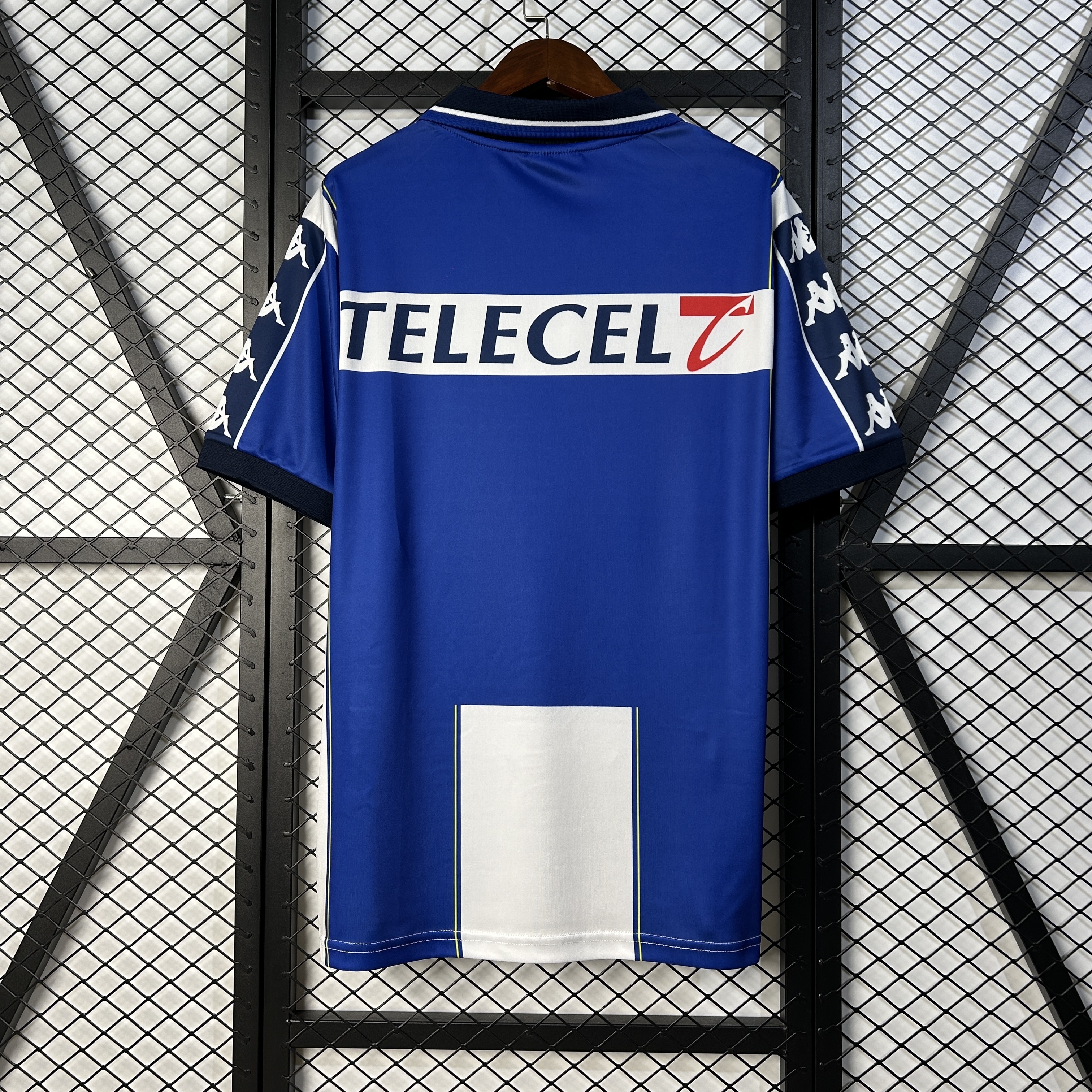Mens Porto Retro Home Jersey 1999/00 Mens Porto Retro Home Jersey 1999/00 rear view showing matching team styling