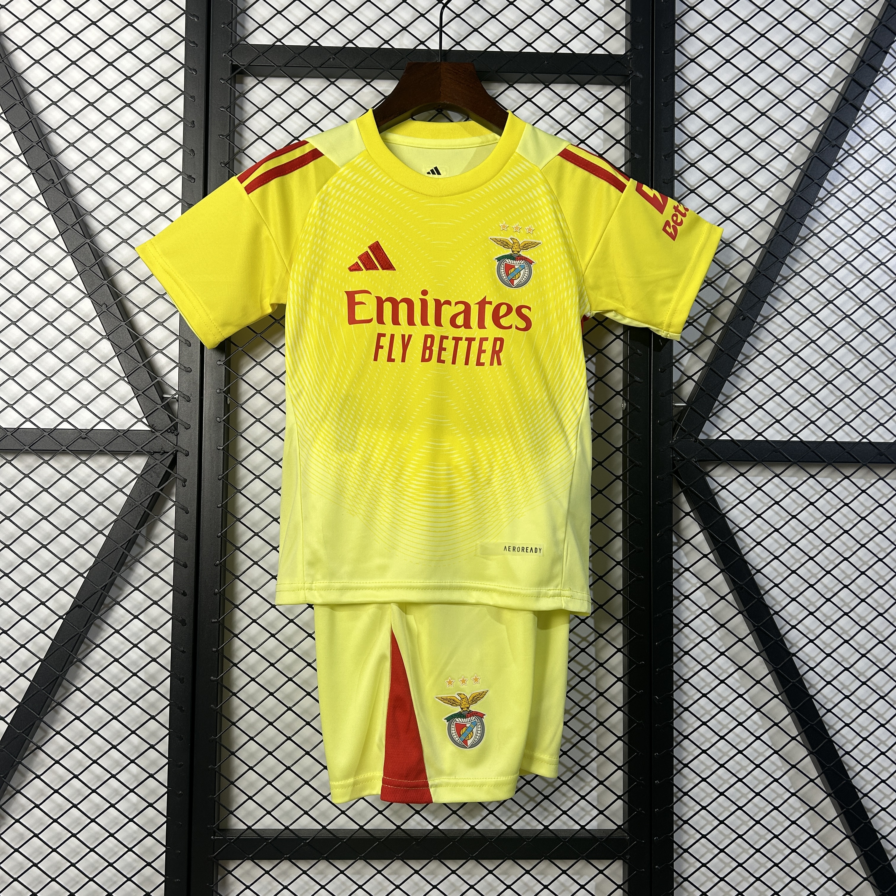 Kids Benfica Goalkeeper Kit 2025/26 Kids Benfica Goalkeeper Kit 2025/26 front view in yellow with matching shorts