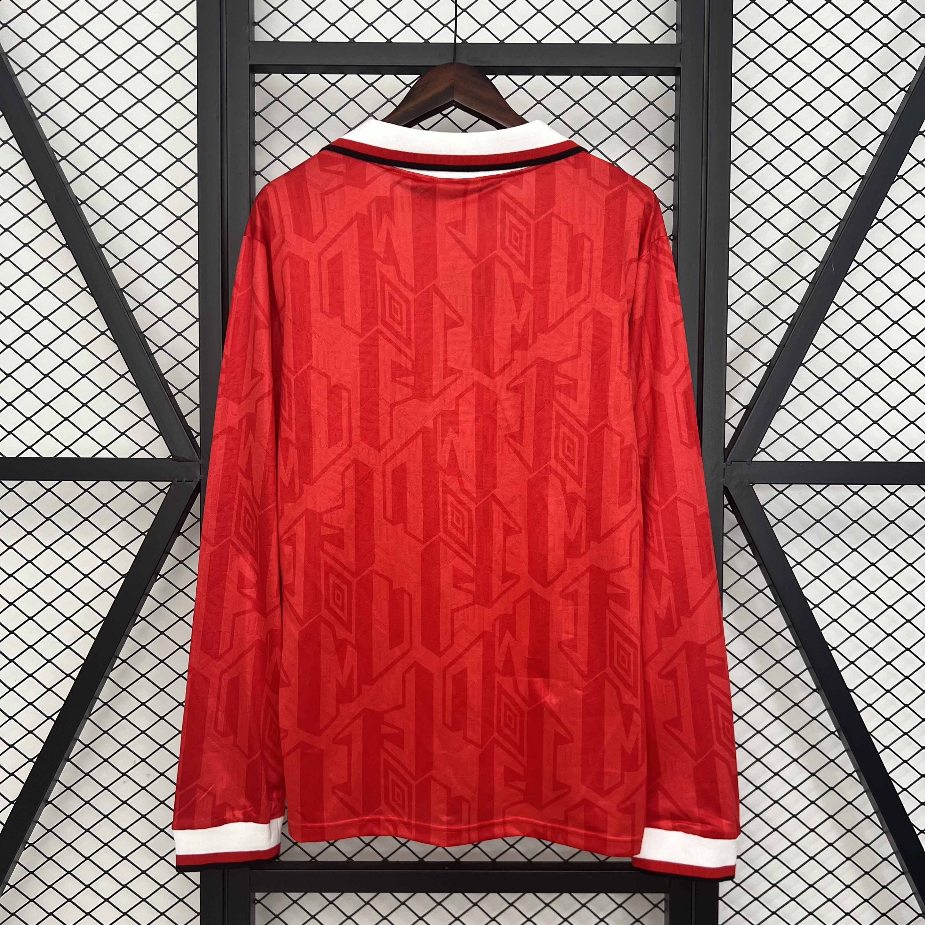 Mens Manchester United Retro Long Sleeve Home Jersey 1992/94 Mens Manchester United Retro Long Sleeve Home Jersey 1992/94 back view detail