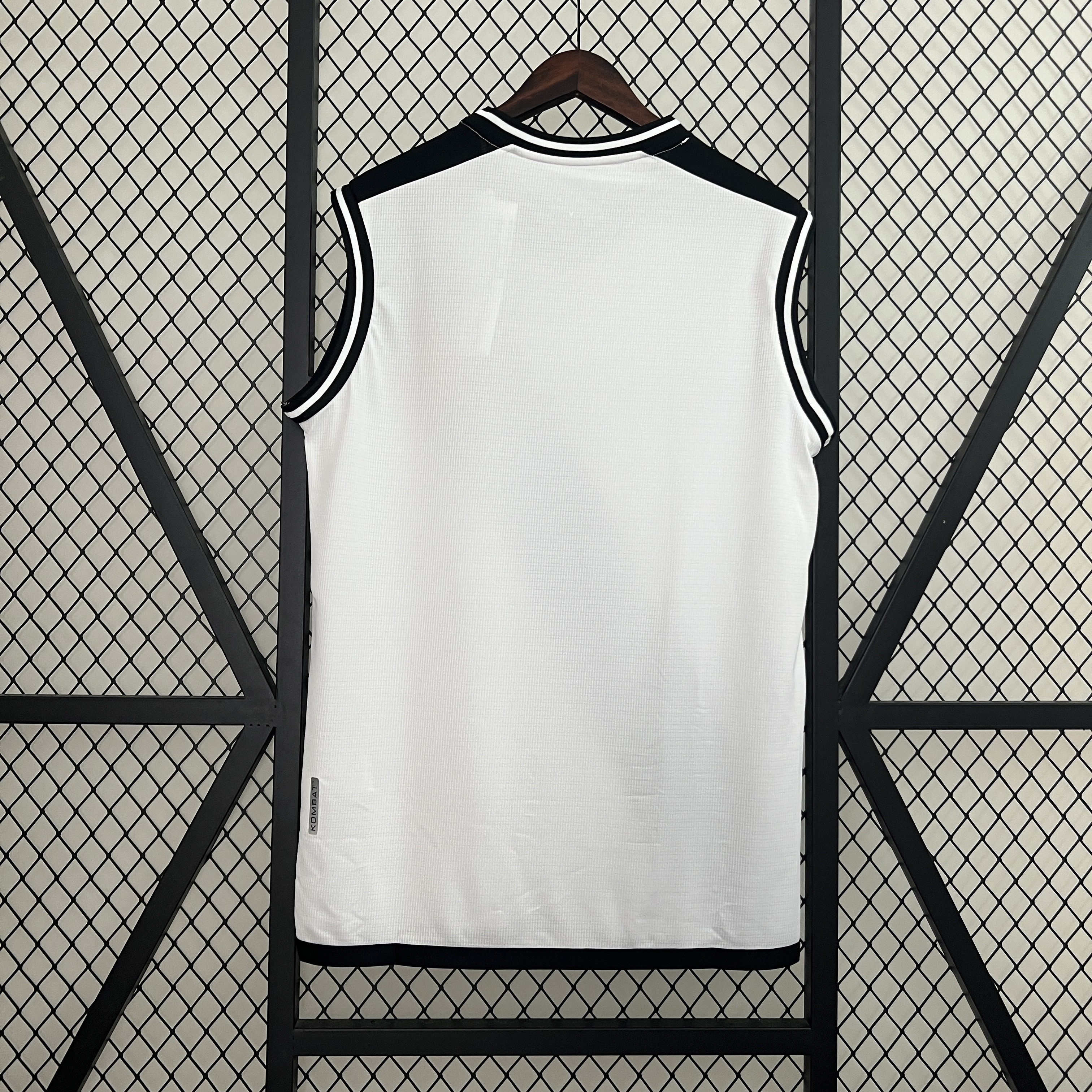 Mens Vasco da Gama Away Jersey 2024/25 Mens Vasco da Gama Away Jersey 2024/25 rear view showing matching team styling