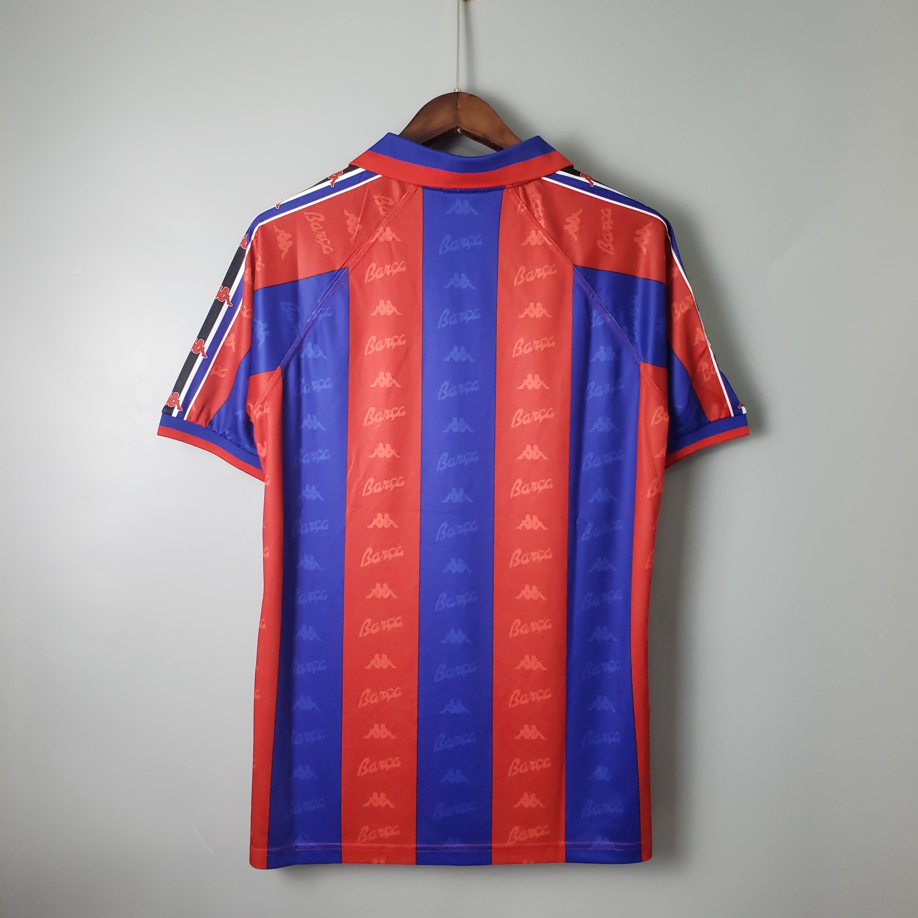 Mens Barcelona At Retro Home Jersey 1996/97 Mens Barcelona At Retro Home Jersey 1996/97 rear view showing matching team styling