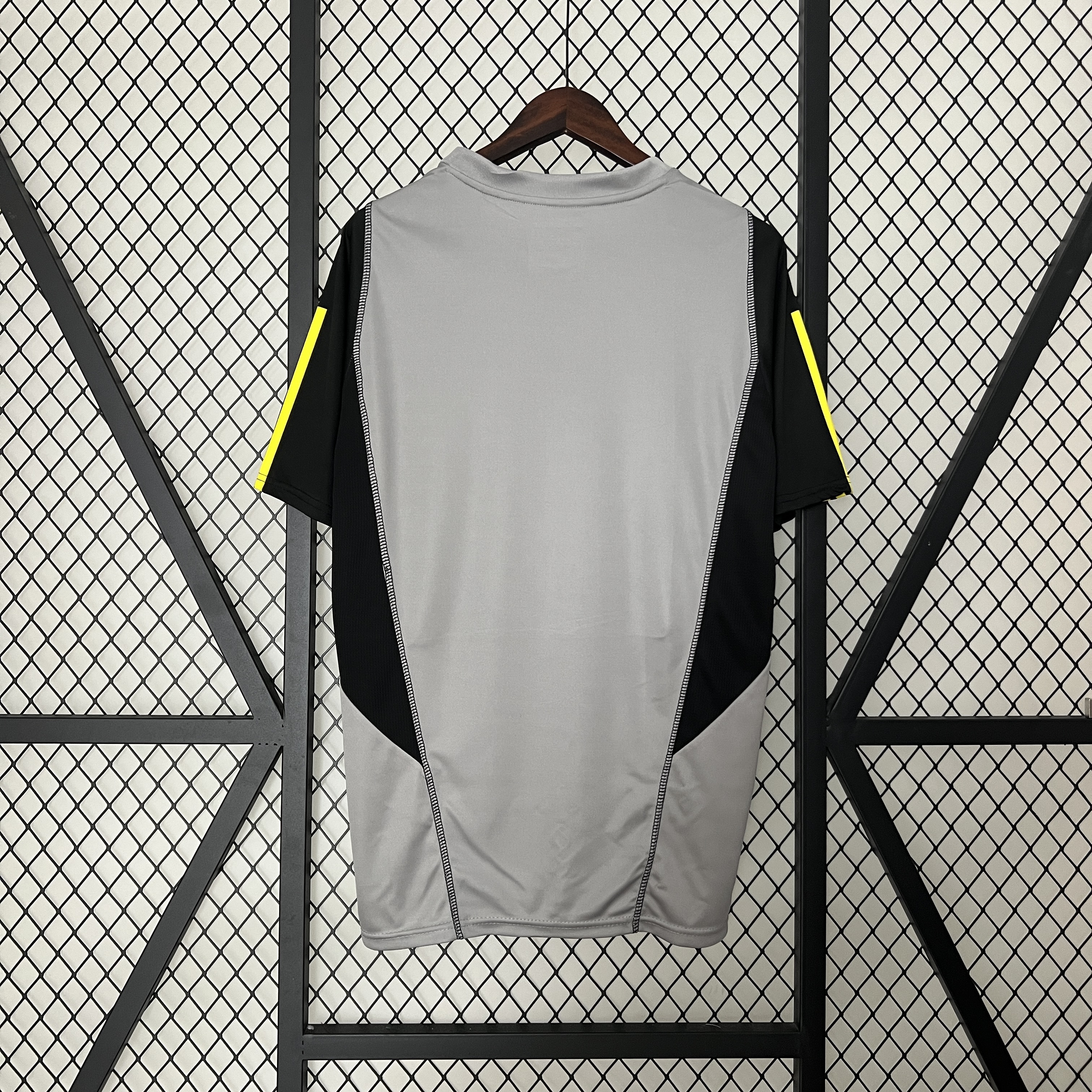 Mens Flamengo Wear Gray Training Kit Jersey 2024/25 Mens Flamengo Wear Gray Training Kit Jersey 2024/25 front view on display