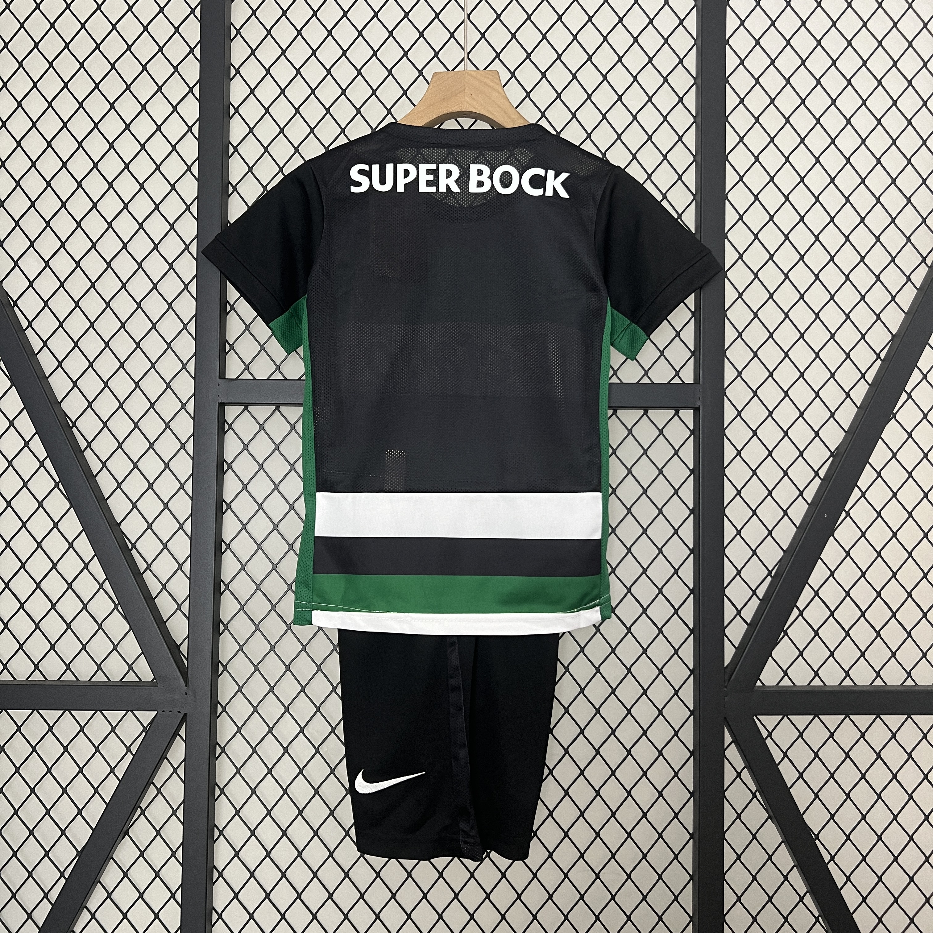 Kids Sporting Lisbon Home Kit 2024/25 Kids Sporting Lisbon Home Kit 2024/25 rear view of shirt and shorts
