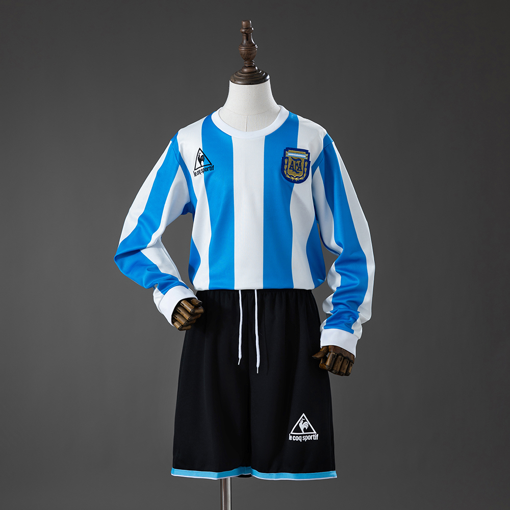 Kids Argentina d Retro Long Sleeve Home Kit 1998 Kids Argentina d Retro Long Sleeve Home Kit 1998 front view with sky blue and white stripes and black shorts