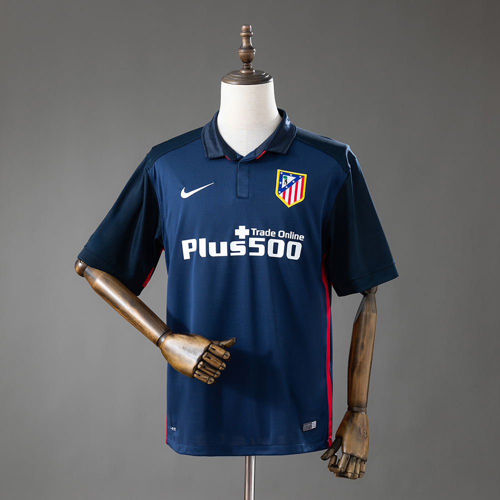 Mens Atletico Madrid Retro Away Jersey 2015/16 Mens Atletico Madrid Retro Away Jersey 2015/16 front view in navy blue with polo collar and Plus500 sponsor