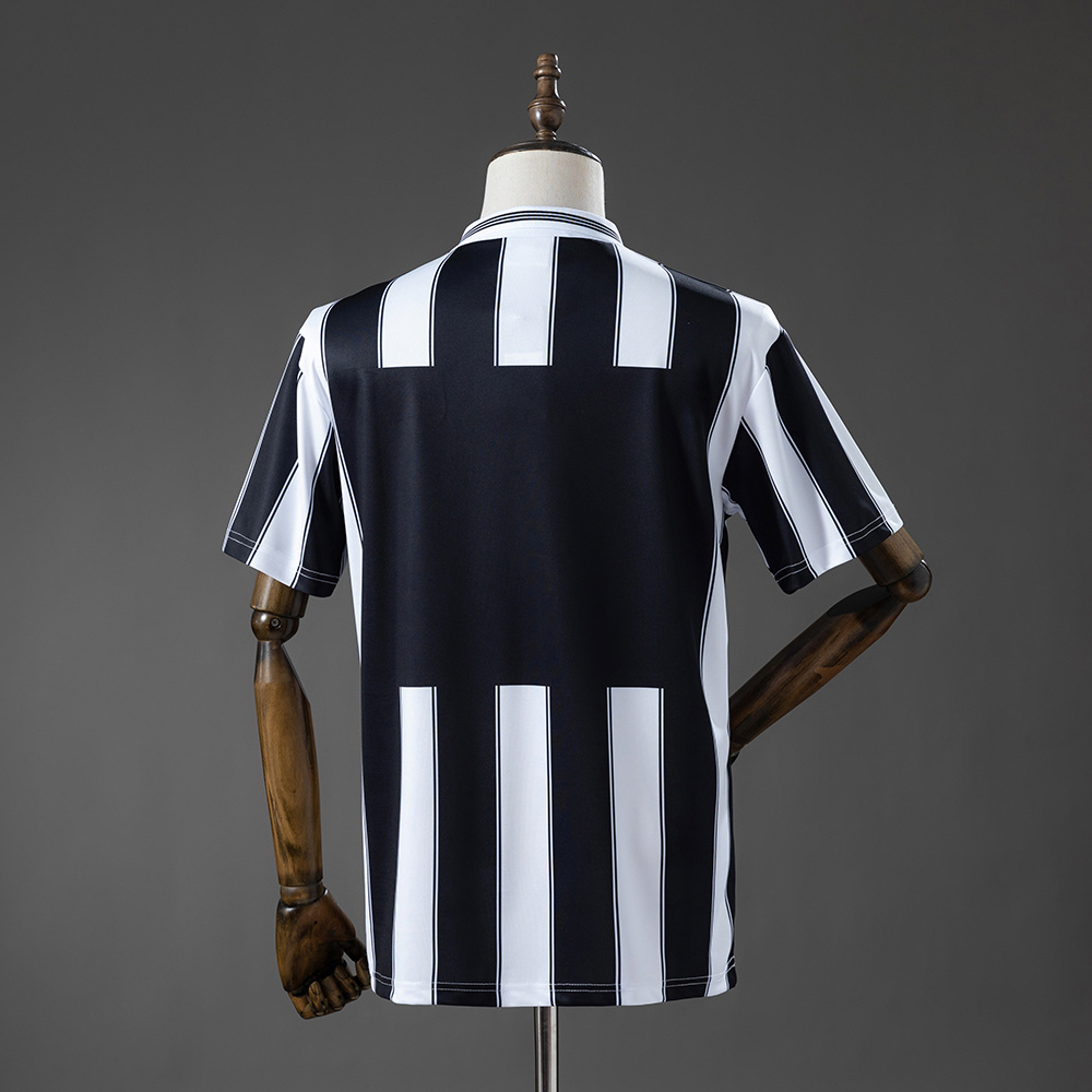 Mens Besiktas Retro Away Jersey 1996/97 Mens Besiktas Retro Away Jersey 1996/97 rear view showing matching team styling