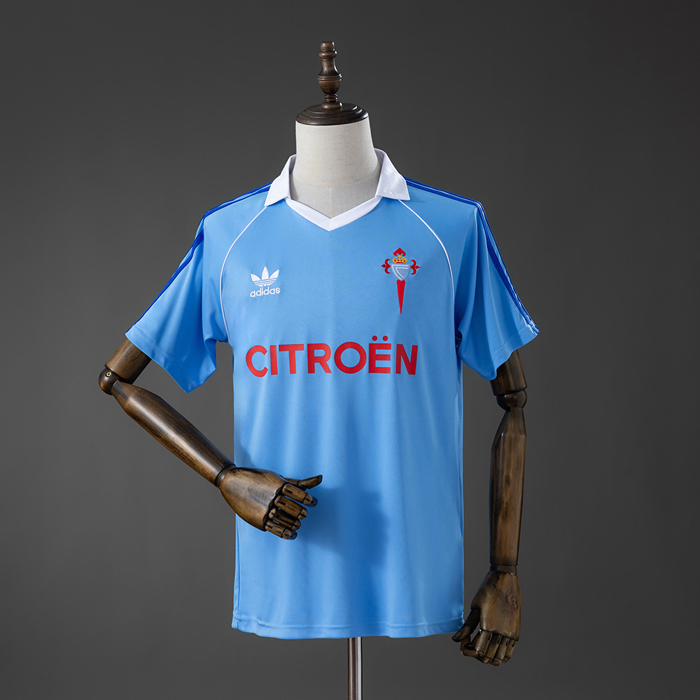 Mens Celta de Vigo Retro Home Jersey 1984/85 Front view of the Mens Celta de Vigo Retro Home Jersey 1984/85 in sky blue featuring white collar and red Citroen sponsor