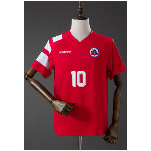 Mens Chile Number 10 Retro Home Jersey 1994 Front view of the Mens Chile Number 10 Retro Home Jersey 1994 in red with white shoulder graphics and number 10