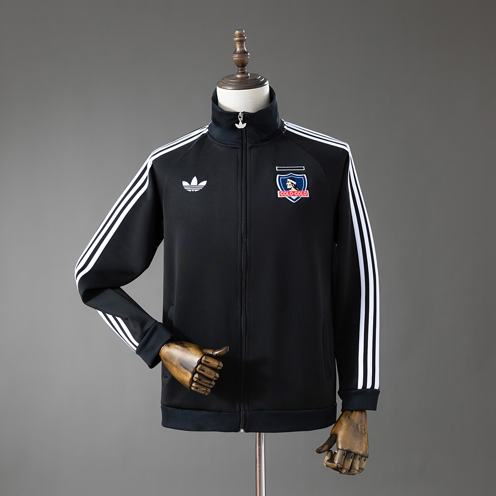 Mens Colo Colo Originals Jacket Black Jersey 2026/27 Front view of the Mens Colo Colo Originals Jacket Black Jersey 2026/27 displaying white 3-stripes, Trefoil logo, and Colo-Colo crest on a mannequin.