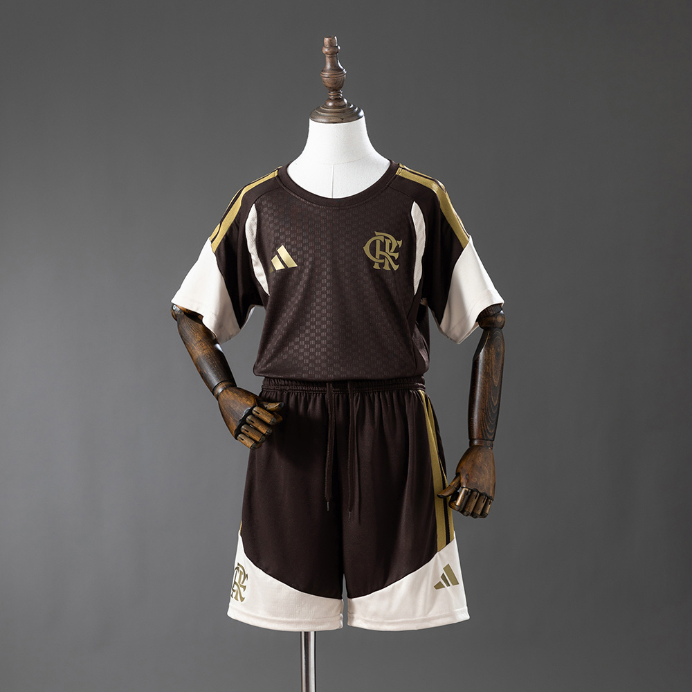 Kids Flamengo Training Kit 2026/27 Front view of the Kids Flamengo Training Kit Kit 2026/27 in espresso brown and gold with shorts