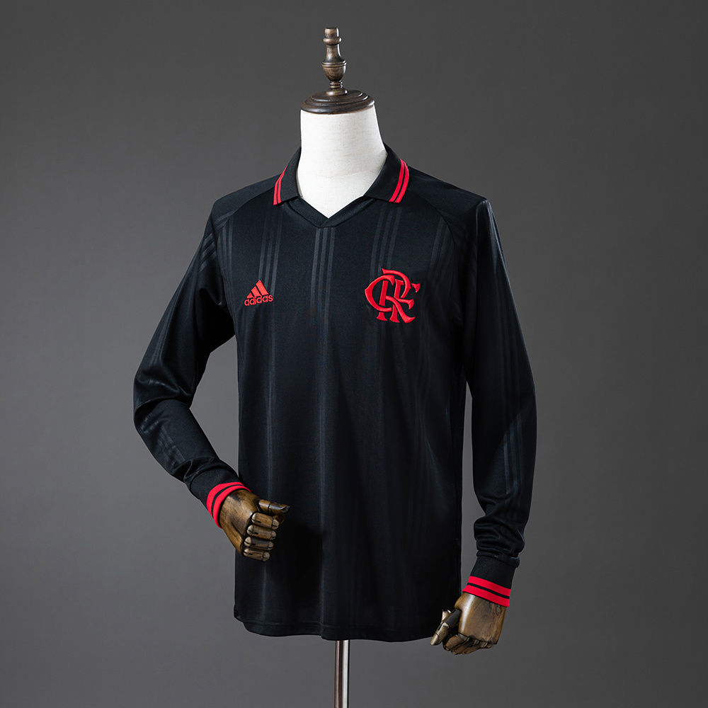 Mens Flamengo Black Classic Edition Retro Long Sleeve Jersey 2019/20 Mens Flamengo Black Classic Edition Retro Long Sleeve Jersey 2019/20 front view in black with red CRF crest