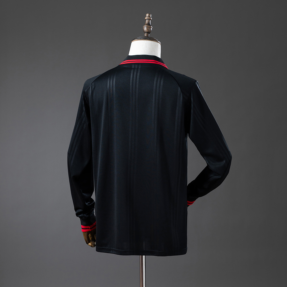 Mens Flamengo Black Classic Edition Retro Long Sleeve Jersey 2019/20 Mens Flamengo Black Classic Edition Retro Long Sleeve Jersey 2019/20 rear view showing tonal stripes and long sleeves