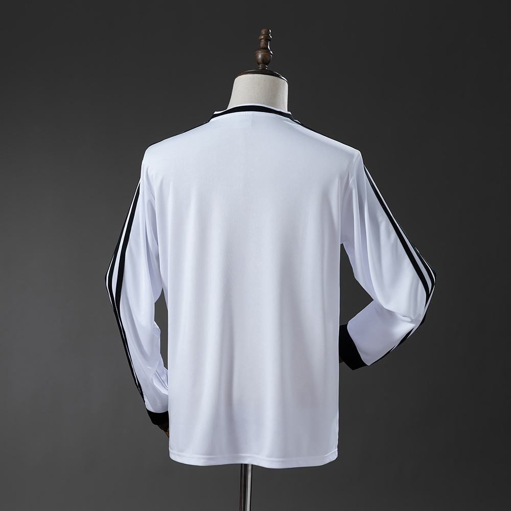 Mens Colo Colo Long Sleeve Home Jersey 1991/92 Mens Colo Colo Long Sleeve Home Jersey 1991/92 rear view showing white back panel and full long sleeves