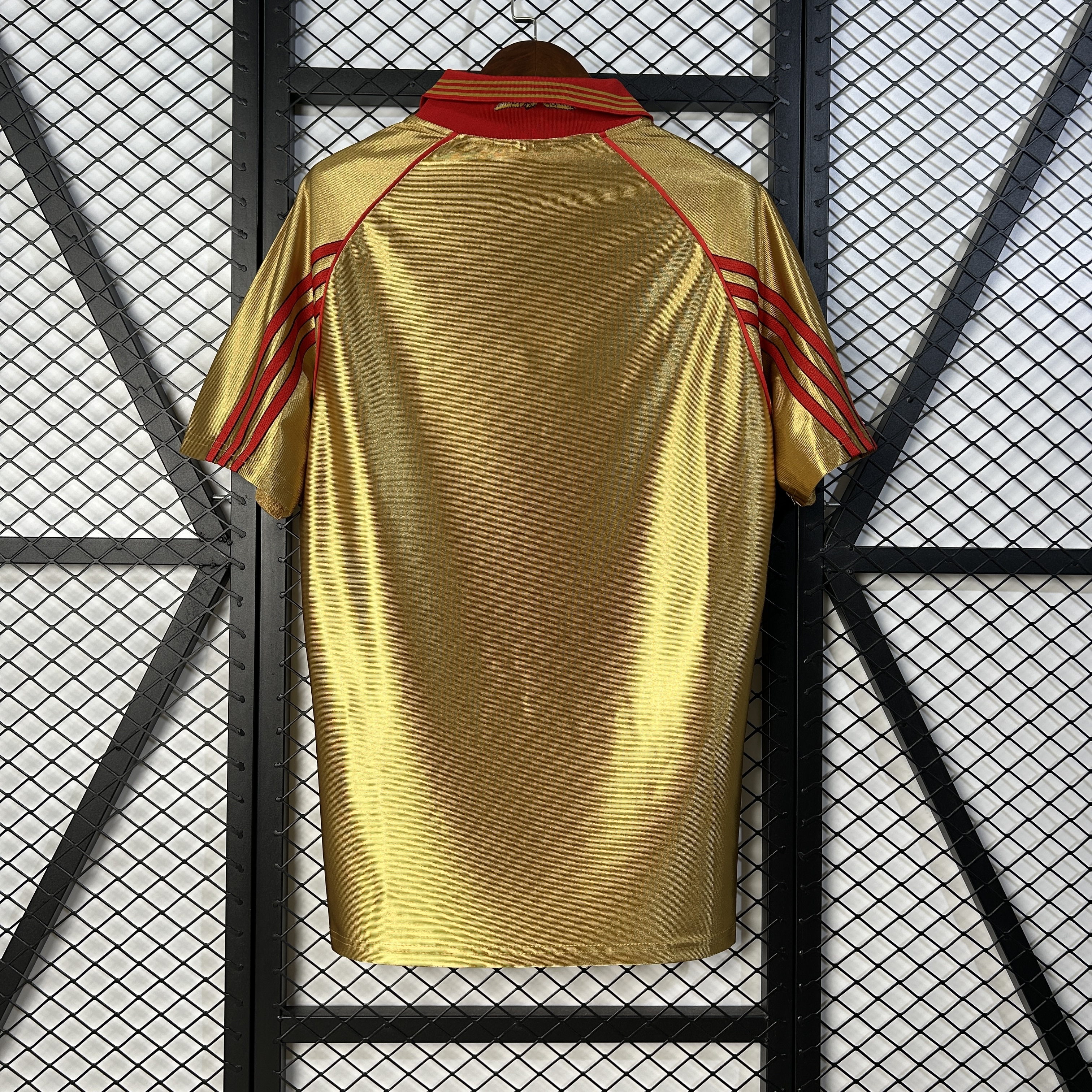 Mens Benfica Retro Away Jersey 1998/99 Mens Benfica Retro Away Jersey 1998/99 rear view showing matching team styling