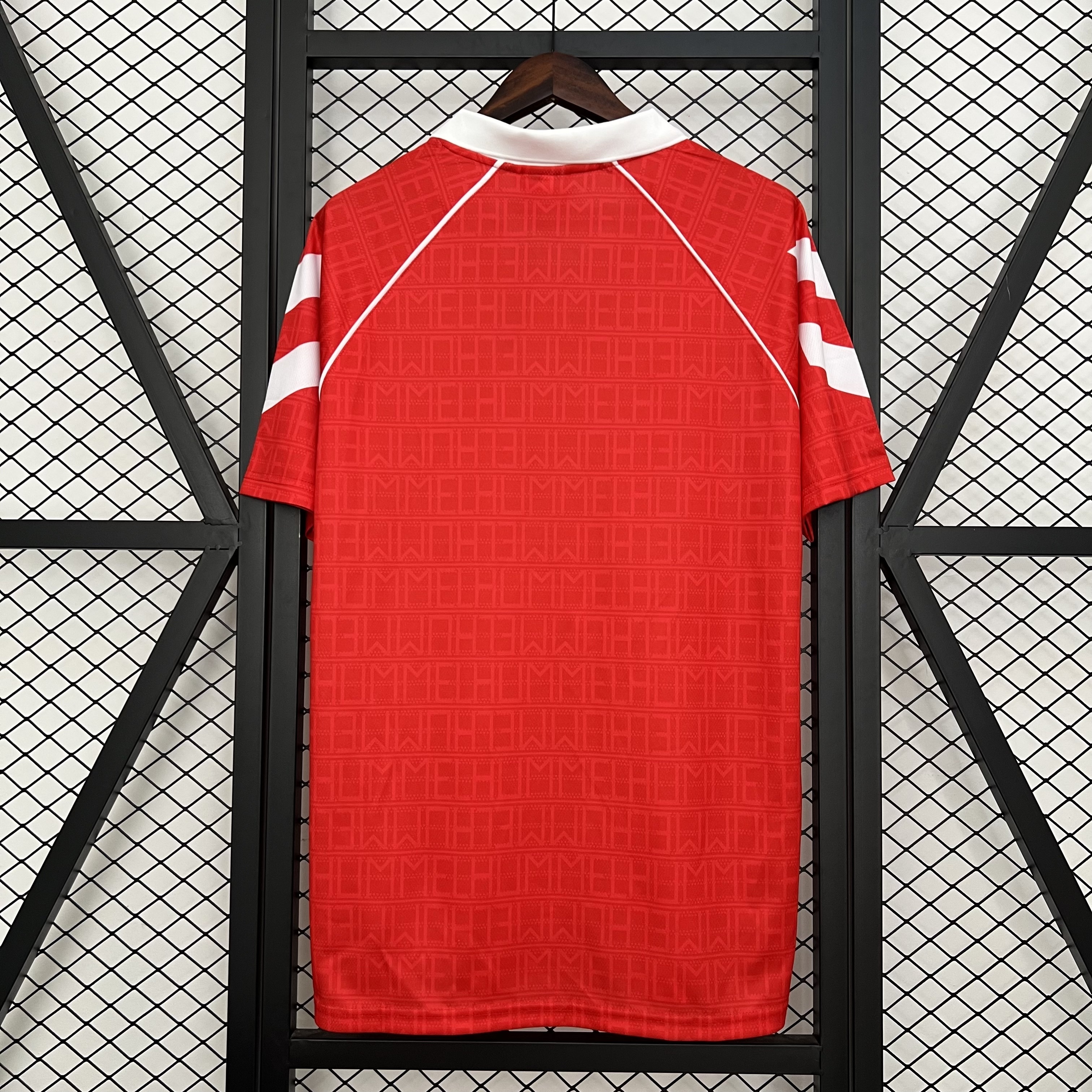 Mens Benfica Retro Home Jersey 1990/91 Mens Benfica Retro Home Jersey 1990/91 rear view showing matching team styling