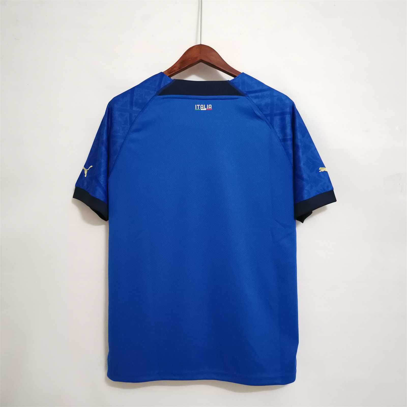 Mens Italy Home Jersey 2022 Mens Italy Home Jersey 2022 royal blue shirt rear view with navy neck insert and tricolor ITALIA lettering